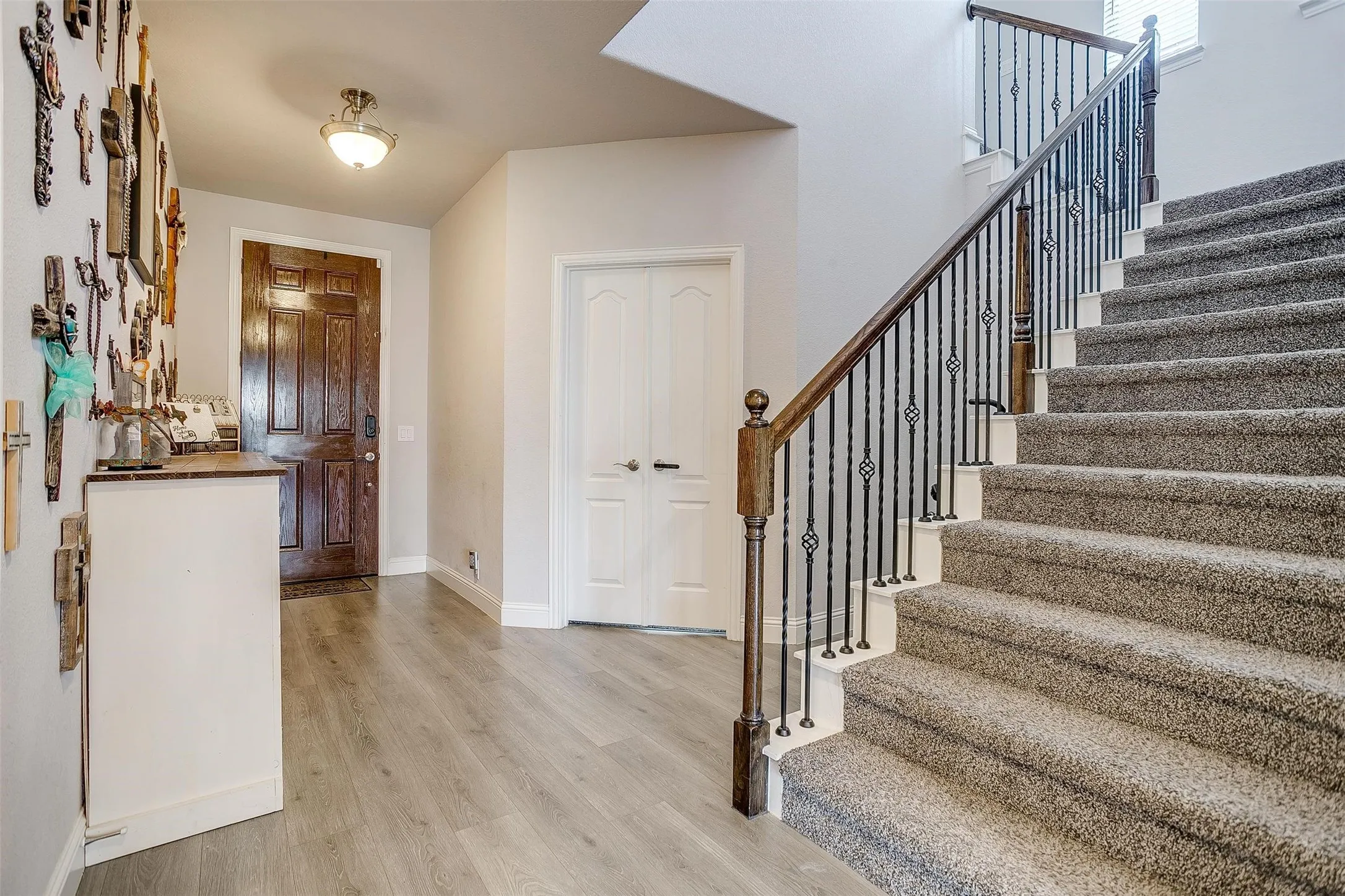 Single Family Residence For Sale in Tarrant County , 433 Joseph Lane, Crowley, Texas 76036, 4 Bedroom, 3 Bathroom, 2 Garage spaces, 3,011 Sqft, built in 2019, Preowned, mls#21199605, Real Estate Agent in Crowley, Homes For Sale in Tarrant county, Homes For Sale in Crowley, Realtor in Crowley Texas, Real Estate Brokerage Independent Realty Texas, Luminita Cordes Realtor