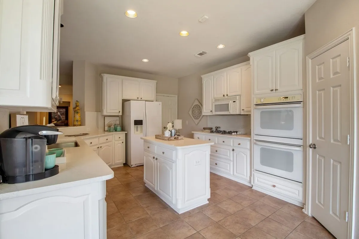 Single Family Residence For Sale in Collin County , 3316 Meadow Wood Drive, Richardson, Texas 75082, 4 Bedroom, 3 Bathroom, 2 Garage spaces, 3,018 Sqft, built in 1999, mls#21170670, Real Estate Agent in Richardson, Homes For Sale in Collin county, Homes For Sale in Richardson, Realtor in Richardson Texas, Real Estate Brokerage Independent Realty Texas, Luminita Cordes Realtor