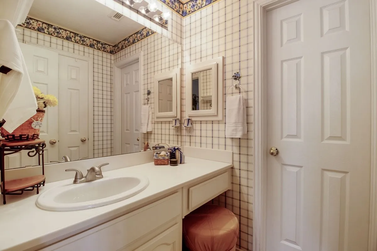 Single Family Residence For Sale in Collin County , 3316 Meadow Wood Drive, Richardson, Texas 75082, 4 Bedroom, 3 Bathroom, 2 Garage spaces, 3,018 Sqft, built in 1999, mls#21170670, Real Estate Agent in Richardson, Homes For Sale in Collin county, Homes For Sale in Richardson, Realtor in Richardson Texas, Real Estate Brokerage Independent Realty Texas, Luminita Cordes Realtor