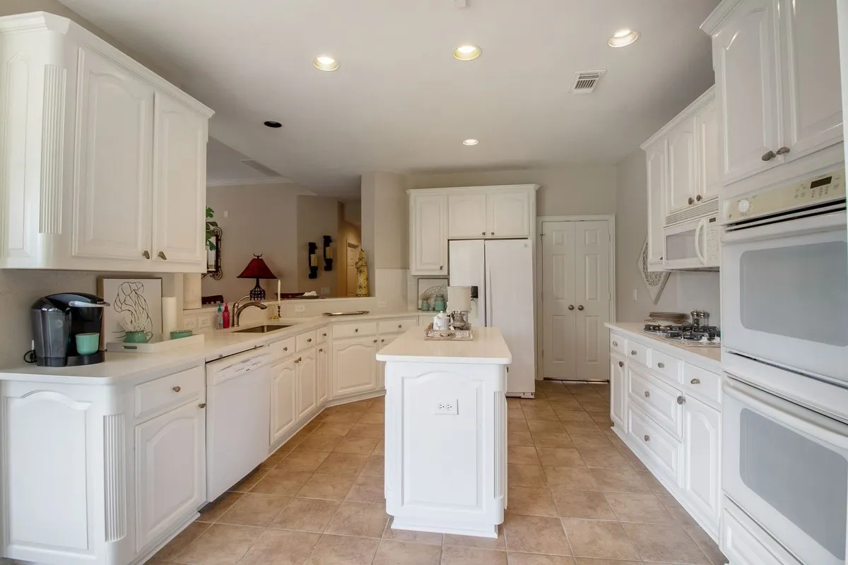 Single Family Residence For Sale in Collin County , 3316 Meadow Wood Drive, Richardson, Texas 75082, 4 Bedroom, 3 Bathroom, 2 Garage spaces, 3,018 Sqft, built in 1999, mls#21170670, Real Estate Agent in Richardson, Homes For Sale in Collin county, Homes For Sale in Richardson, Realtor in Richardson Texas, Real Estate Brokerage Independent Realty Texas, Luminita Cordes Realtor