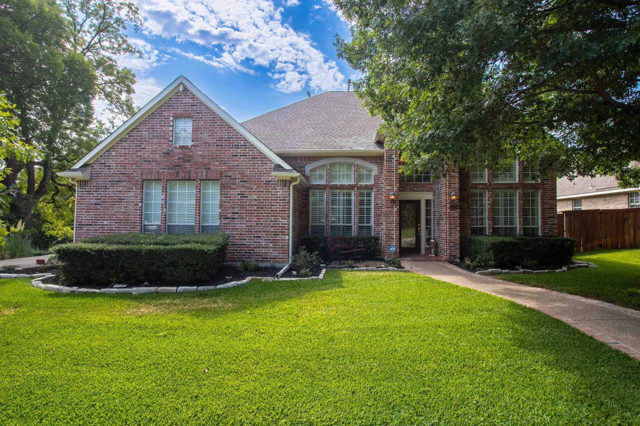 Single Family Residence For Sale in Collin County , 3316 Meadow Wood Drive, Richardson, Texas 75082, 4 Bedroom, 3 Bathroom, 2 Garage spaces, 3,018 Sqft, built in 1999, mls#21170670, Real Estate Agent in Richardson, Homes For Sale in Collin county, Homes For Sale in Richardson, Realtor in Richardson Texas, Real Estate Brokerage Independent Realty Texas, Luminita Cordes Realtor