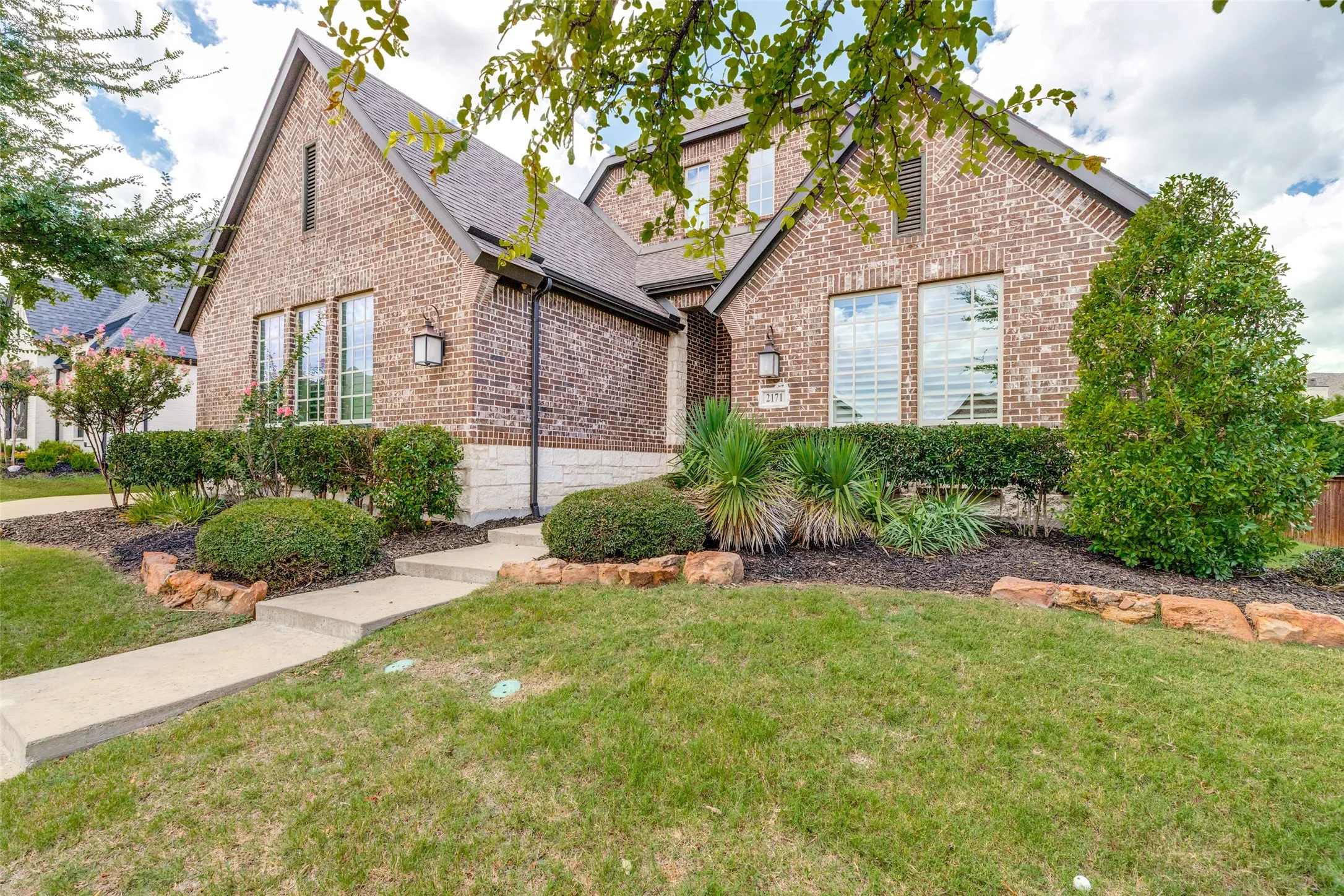 Single Family Residence For Sale in Collin County , 2171 Longmont Lane, Prosper, Texas 75078, 4 Bedroom, 4 Bathroom, 3 Garage spaces, 3,606 Sqft, built in 2019, Preowned, mls#21197831, Real Estate Agent in Prosper, Homes For Sale in Collin county, Homes For Sale in Prosper, Realtor in Prosper Texas, Real Estate Brokerage Independent Realty Texas, Luminita Cordes Realtor