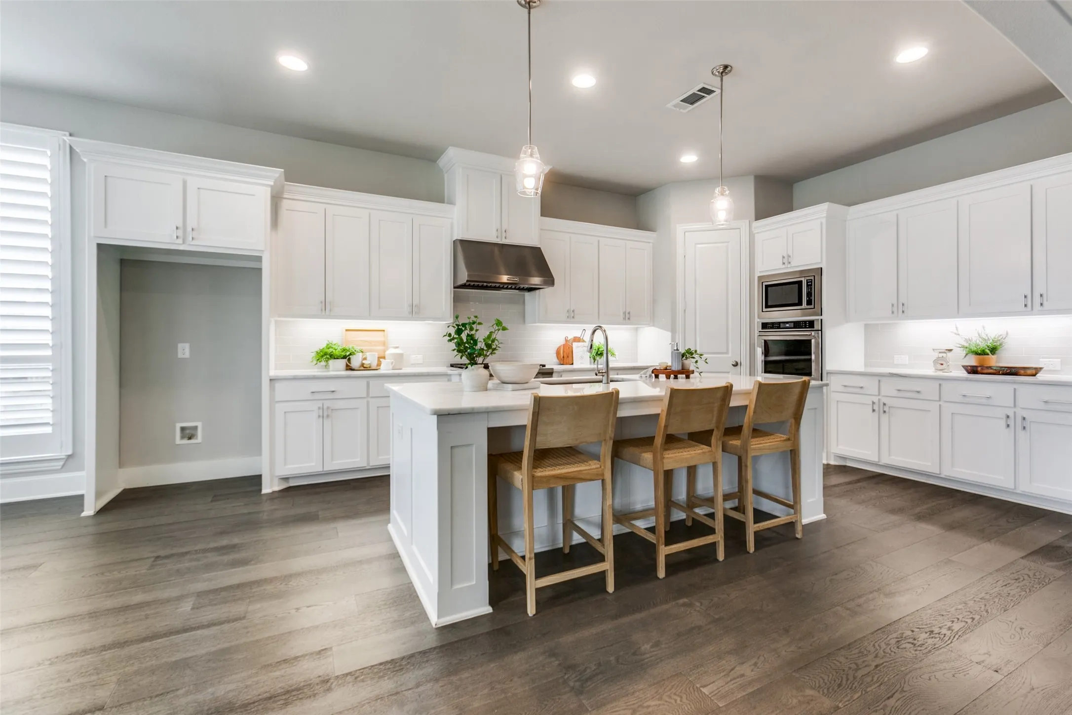 Single Family Residence For Sale in Collin County , 2171 Longmont Lane, Prosper, Texas 75078, 4 Bedroom, 4 Bathroom, 3 Garage spaces, 3,606 Sqft, built in 2019, Preowned, mls#21197831, Real Estate Agent in Prosper, Homes For Sale in Collin county, Homes For Sale in Prosper, Realtor in Prosper Texas, Real Estate Brokerage Independent Realty Texas, Luminita Cordes Realtor