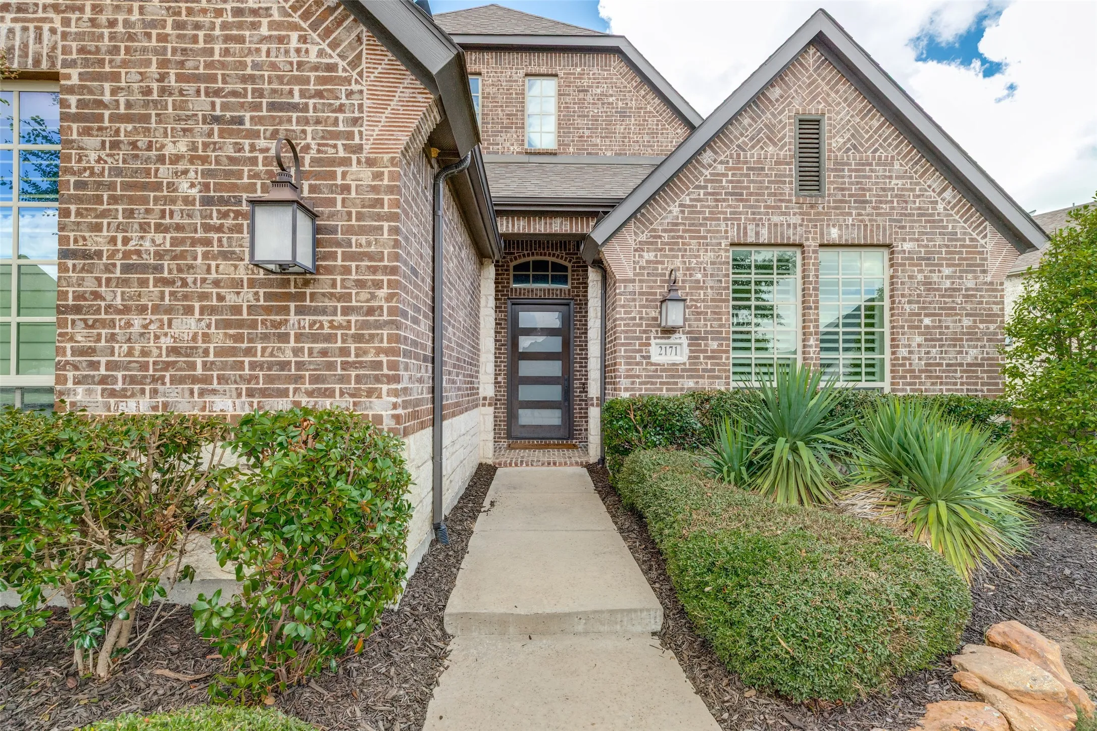 Single Family Residence For Sale in Collin County , 2171 Longmont Lane, Prosper, Texas 75078, 4 Bedroom, 4 Bathroom, 3 Garage spaces, 3,606 Sqft, built in 2019, Preowned, mls#21197831, Real Estate Agent in Prosper, Homes For Sale in Collin county, Homes For Sale in Prosper, Realtor in Prosper Texas, Real Estate Brokerage Independent Realty Texas, Luminita Cordes Realtor