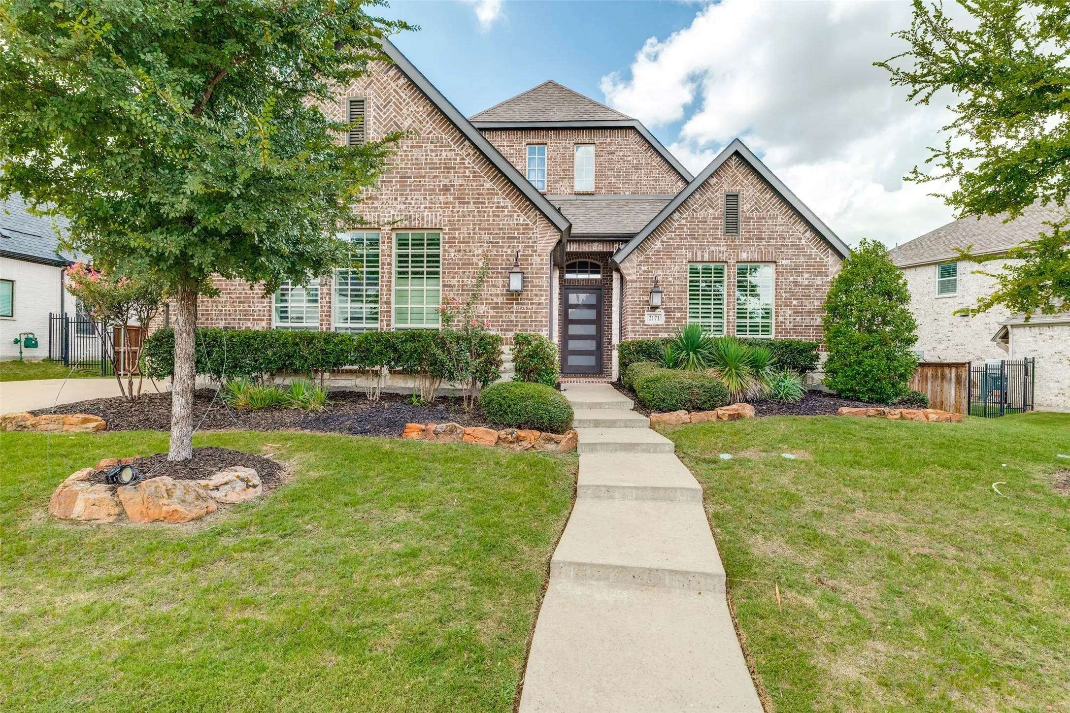 Single Family Residence For Sale in Collin County , 2171 Longmont Lane, Prosper, Texas 75078, 4 Bedroom, 4 Bathroom, 3 Garage spaces, 3,606 Sqft, built in 2019, Preowned, mls#21197831, Real Estate Agent in Prosper, Homes For Sale in Collin county, Homes For Sale in Prosper, Realtor in Prosper Texas, Real Estate Brokerage Independent Realty Texas, Luminita Cordes Realtor