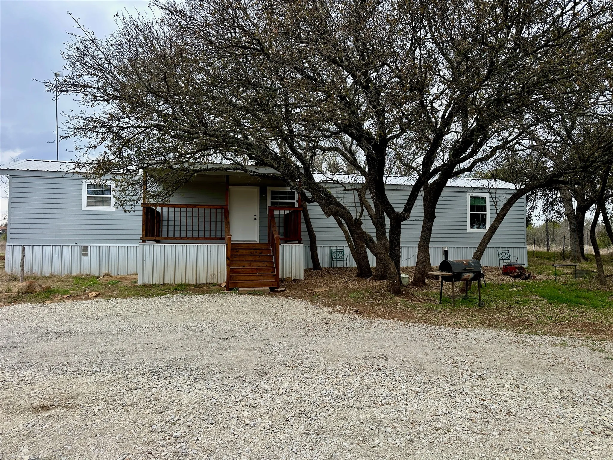 Mobile Home For Sale in Brown County , 6535 Field Drive, Brownwood, Texas 76801, 2 Bedroom, 1 Bathroom, Garage spaces, 924 Sqft, built in 1984, mls#21199654, Real Estate Agent in Brownwood, Homes For Sale in Brown county, Homes For Sale in Brownwood, Realtor in Brownwood Texas, Real Estate Brokerage Independent Realty Texas, Luminita Cordes Realtor