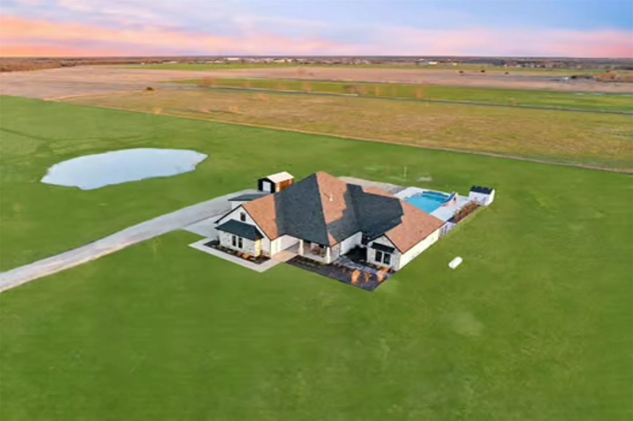 Single Family Residence For Sale in Hunt County , 4319 County Road 2617, Caddo Mills, Texas 75135, 4 Bedroom, 3 Bathroom, 2 Garage spaces, 3,633 Sqft, built in 2022, Preowned, mls#21196000, Real Estate Agent in Caddo Mills, Homes For Sale in Hunt county, Homes For Sale in Caddo Mills, Realtor in Caddo Mills Texas, Real Estate Brokerage Independent Realty Texas, Luminita Cordes Realtor