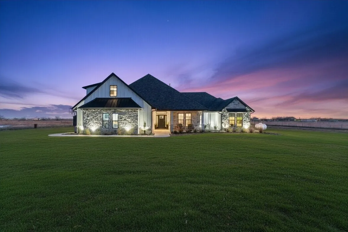 Single Family Residence For Sale in Hunt County , 4319 County Road 2617, Caddo Mills, Texas 75135, 4 Bedroom, 3 Bathroom, 2 Garage spaces, 3,633 Sqft, built in 2022, Preowned, mls#21196000, Real Estate Agent in Caddo Mills, Homes For Sale in Hunt county, Homes For Sale in Caddo Mills, Realtor in Caddo Mills Texas, Real Estate Brokerage Independent Realty Texas, Luminita Cordes Realtor