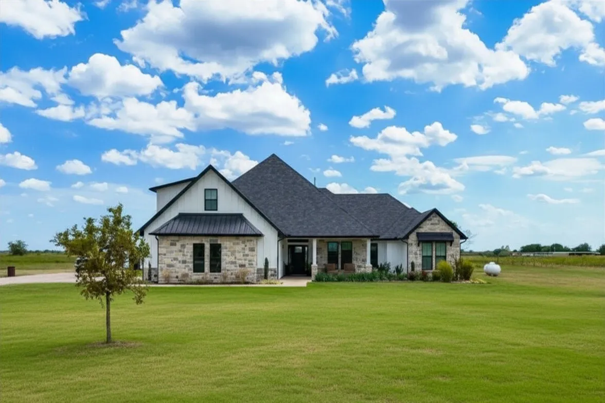 Single Family Residence For Sale in Hunt County , 4319 County Road 2617, Caddo Mills, Texas 75135, 4 Bedroom, 3 Bathroom, 2 Garage spaces, 3,633 Sqft, built in 2022, Preowned, mls#21196000, Real Estate Agent in Caddo Mills, Homes For Sale in Hunt county, Homes For Sale in Caddo Mills, Realtor in Caddo Mills Texas, Real Estate Brokerage Independent Realty Texas, Luminita Cordes Realtor