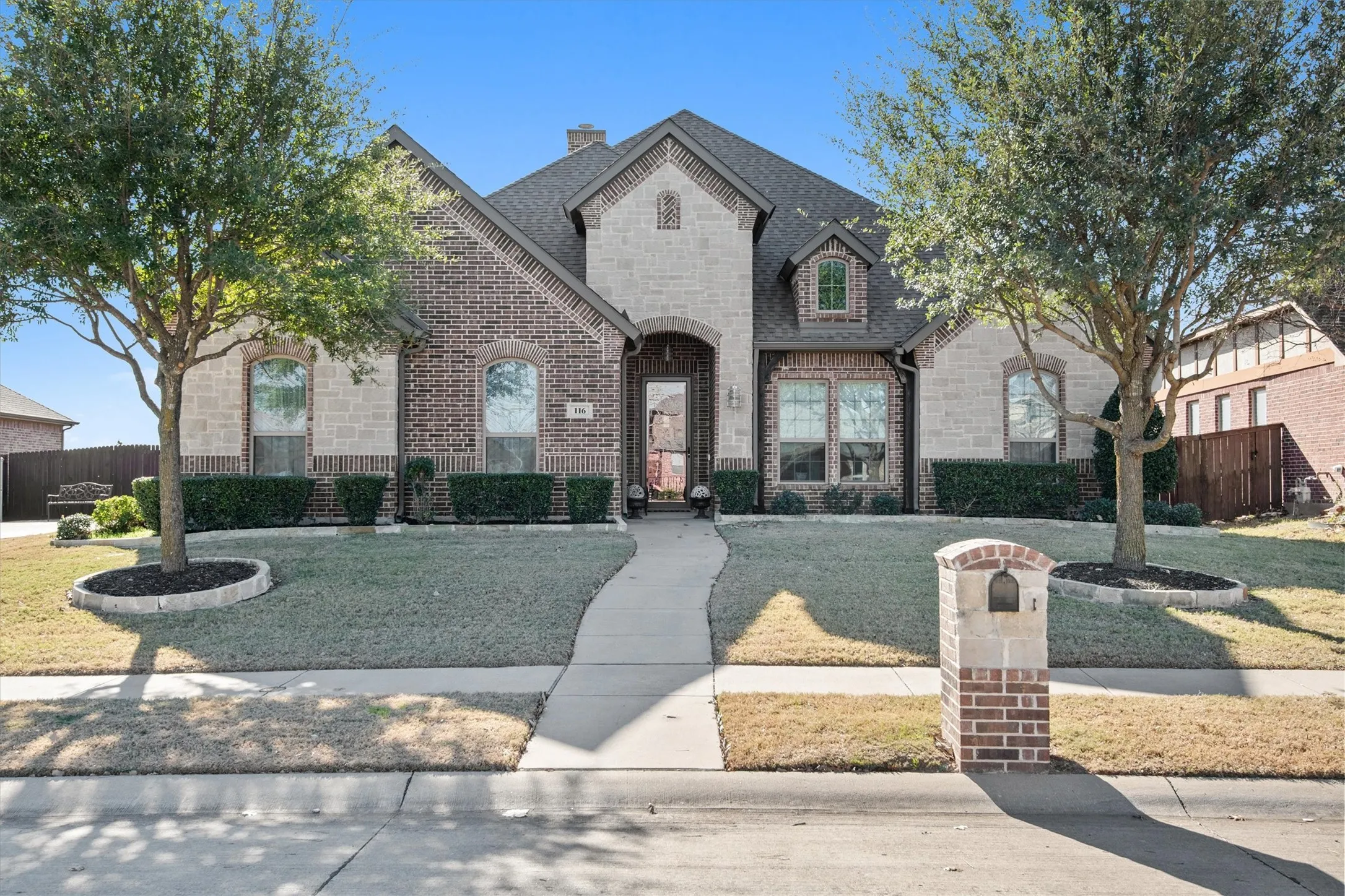 Single Family Residence For Sale in Ellis County , 116 Old Bridge Road, Waxahachie, Texas 75165, 3 Bedroom, 2 Bathroom, 2 Garage spaces, 2,384 Sqft, built in 2016, Preowned, mls#21180882, Real Estate Agent in Waxahachie, Homes For Sale in Ellis county, Homes For Sale in Waxahachie, Realtor in Waxahachie Texas, Real Estate Brokerage Independent Realty Texas, Luminita Cordes Realtor