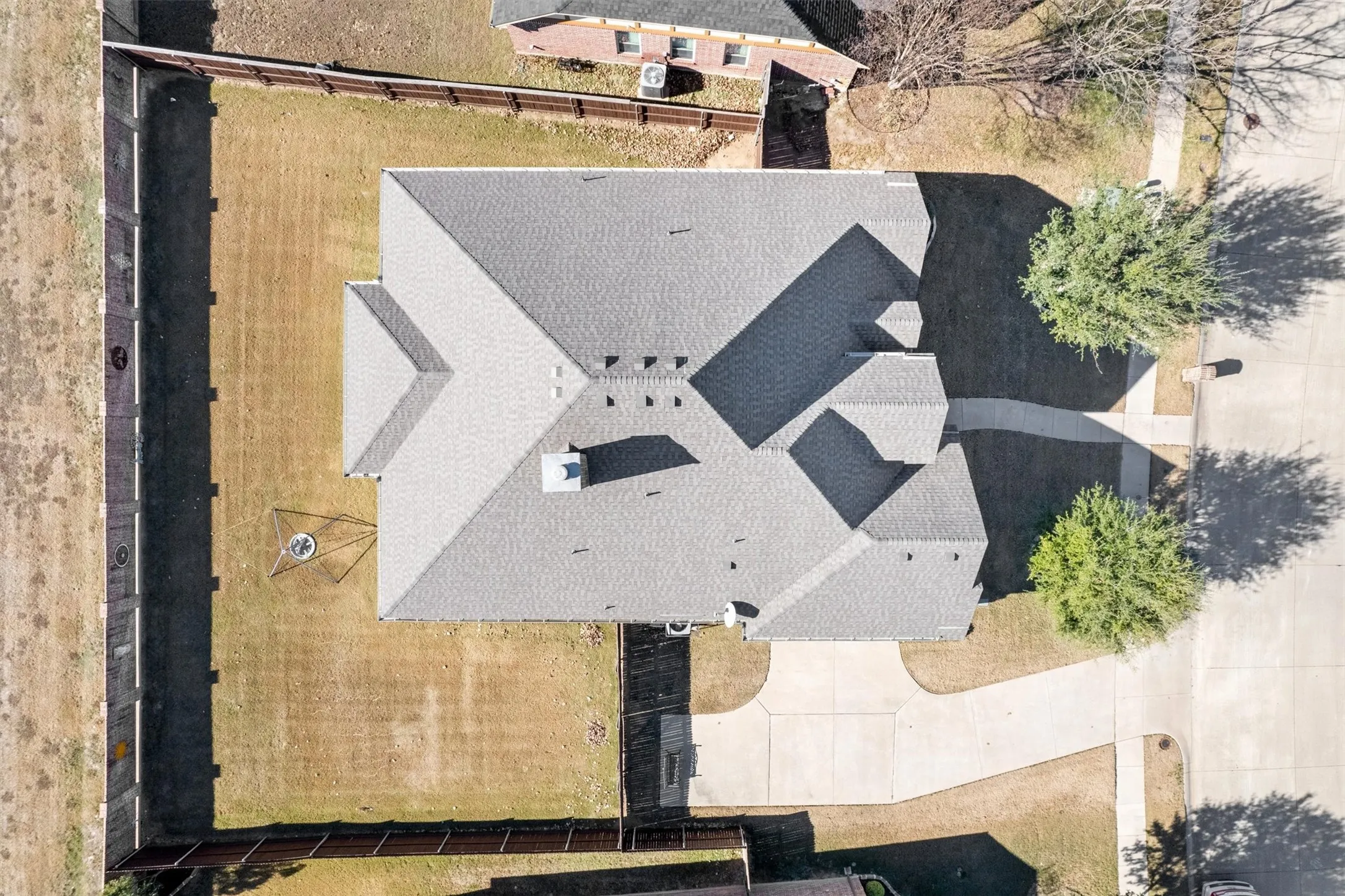 Single Family Residence For Sale in Ellis County , 116 Old Bridge Road, Waxahachie, Texas 75165, 3 Bedroom, 2 Bathroom, 2 Garage spaces, 2,384 Sqft, built in 2016, Preowned, mls#21180882, Real Estate Agent in Waxahachie, Homes For Sale in Ellis county, Homes For Sale in Waxahachie, Realtor in Waxahachie Texas, Real Estate Brokerage Independent Realty Texas, Luminita Cordes Realtor