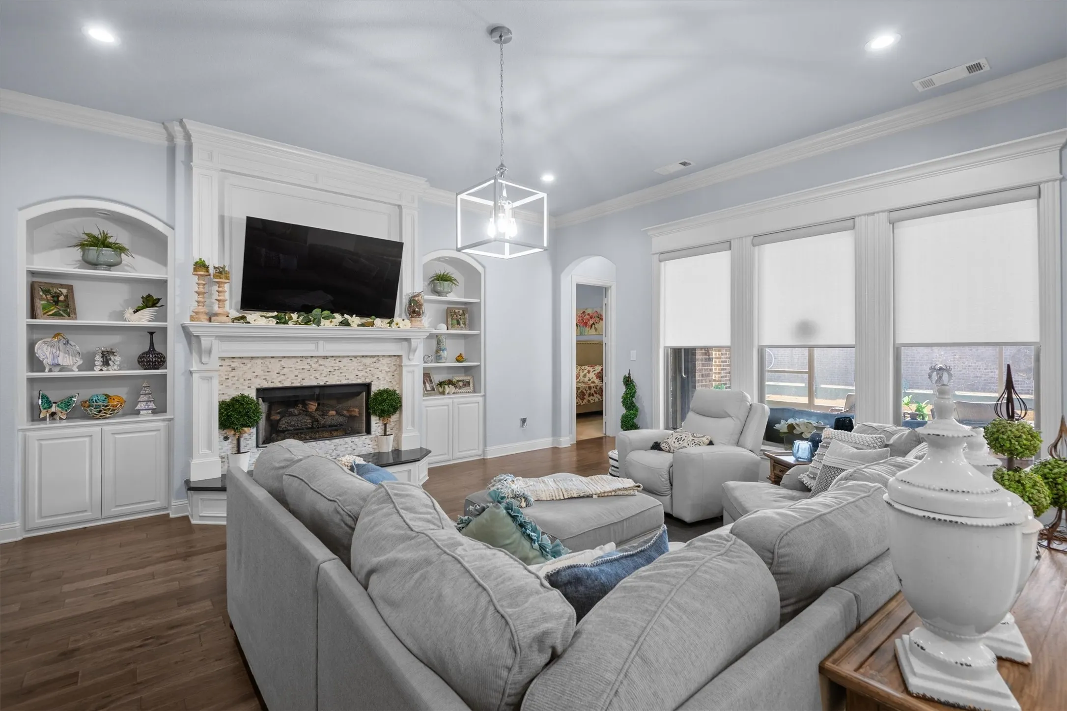 Single Family Residence For Sale in Ellis County , 116 Old Bridge Road, Waxahachie, Texas 75165, 3 Bedroom, 2 Bathroom, 2 Garage spaces, 2,384 Sqft, built in 2016, Preowned, mls#21180882, Real Estate Agent in Waxahachie, Homes For Sale in Ellis county, Homes For Sale in Waxahachie, Realtor in Waxahachie Texas, Real Estate Brokerage Independent Realty Texas, Luminita Cordes Realtor