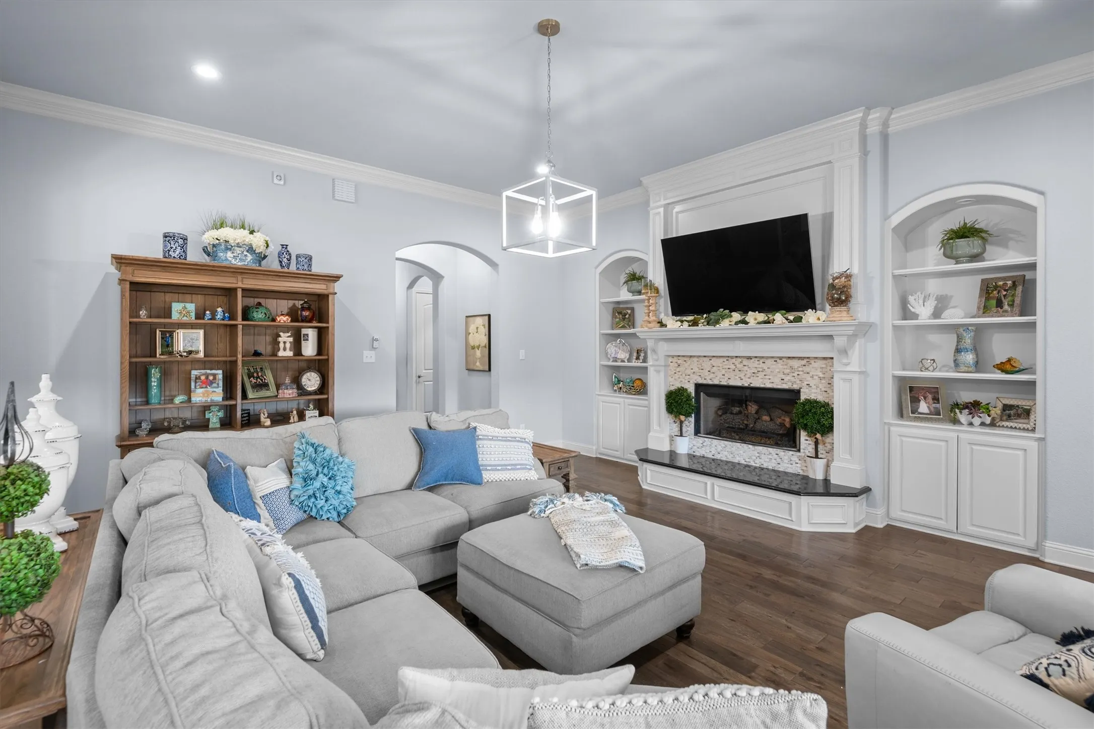 Single Family Residence For Sale in Ellis County , 116 Old Bridge Road, Waxahachie, Texas 75165, 3 Bedroom, 2 Bathroom, 2 Garage spaces, 2,384 Sqft, built in 2016, Preowned, mls#21180882, Real Estate Agent in Waxahachie, Homes For Sale in Ellis county, Homes For Sale in Waxahachie, Realtor in Waxahachie Texas, Real Estate Brokerage Independent Realty Texas, Luminita Cordes Realtor