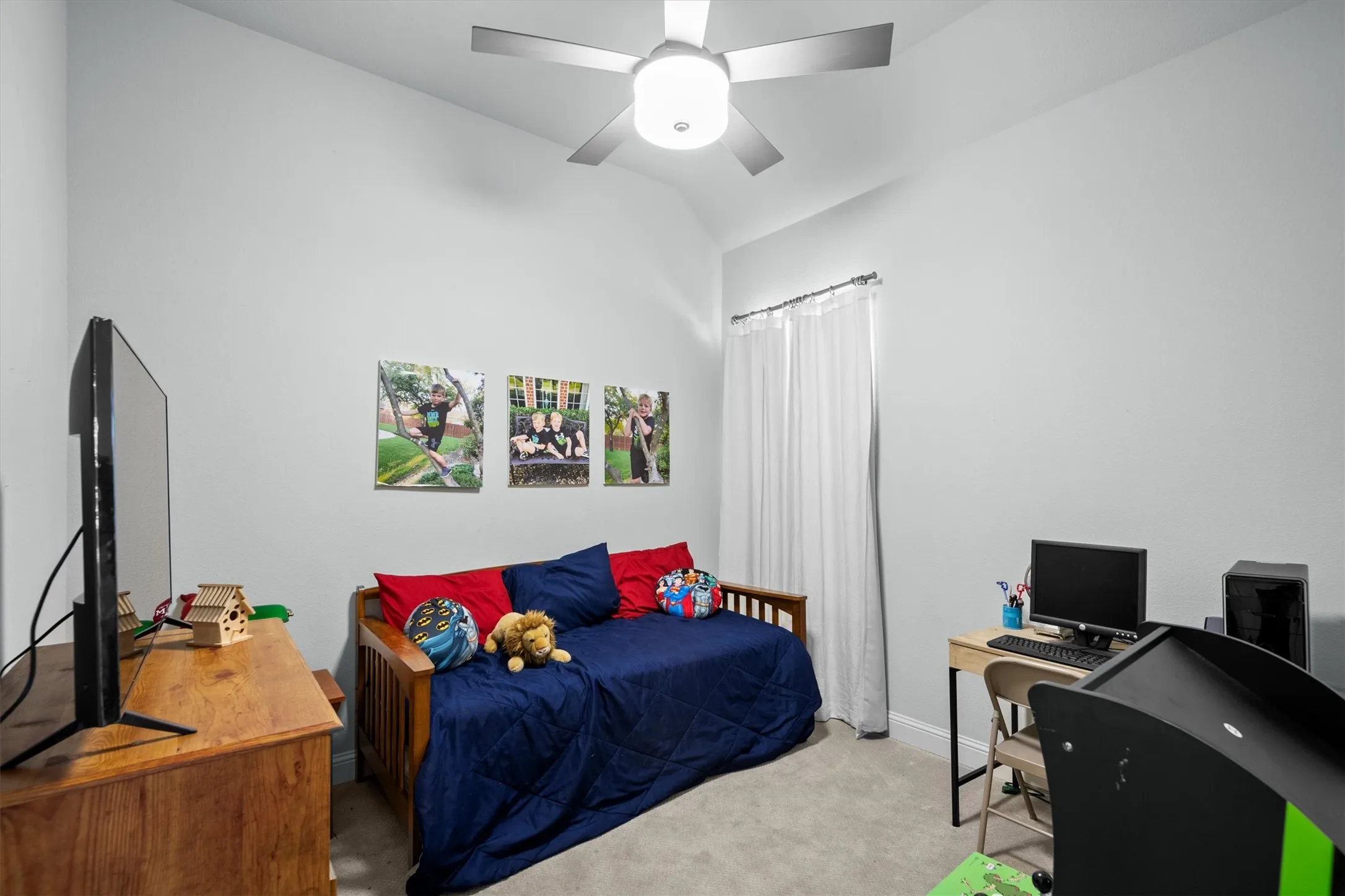 Single Family Residence For Sale in Ellis County , 116 Old Bridge Road, Waxahachie, Texas 75165, 3 Bedroom, 2 Bathroom, 2 Garage spaces, 2,384 Sqft, built in 2016, Preowned, mls#21180882, Real Estate Agent in Waxahachie, Homes For Sale in Ellis county, Homes For Sale in Waxahachie, Realtor in Waxahachie Texas, Real Estate Brokerage Independent Realty Texas, Luminita Cordes Realtor