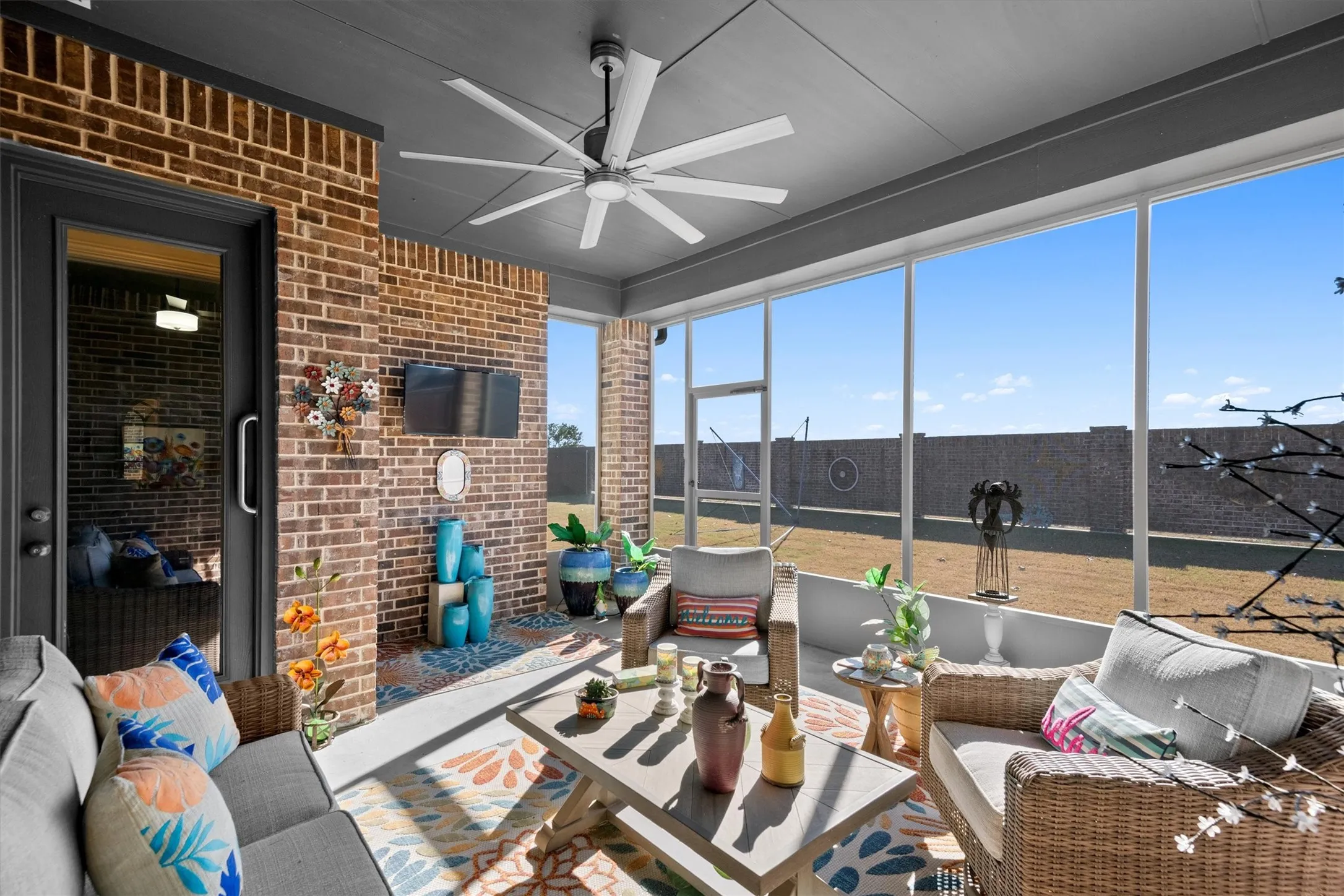 Single Family Residence For Sale in Ellis County , 116 Old Bridge Road, Waxahachie, Texas 75165, 3 Bedroom, 2 Bathroom, 2 Garage spaces, 2,384 Sqft, built in 2016, Preowned, mls#21180882, Real Estate Agent in Waxahachie, Homes For Sale in Ellis county, Homes For Sale in Waxahachie, Realtor in Waxahachie Texas, Real Estate Brokerage Independent Realty Texas, Luminita Cordes Realtor
