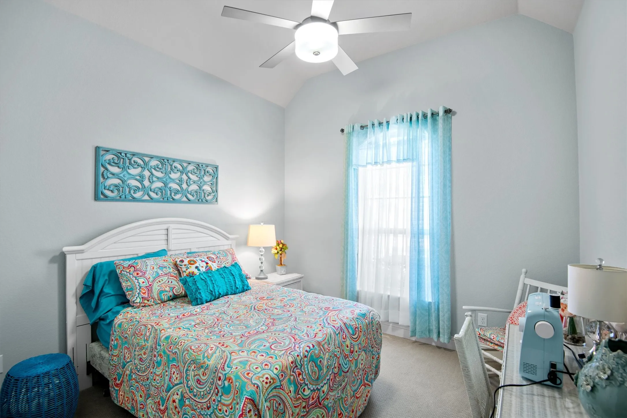 Single Family Residence For Sale in Ellis County , 116 Old Bridge Road, Waxahachie, Texas 75165, 3 Bedroom, 2 Bathroom, 2 Garage spaces, 2,384 Sqft, built in 2016, Preowned, mls#21180882, Real Estate Agent in Waxahachie, Homes For Sale in Ellis county, Homes For Sale in Waxahachie, Realtor in Waxahachie Texas, Real Estate Brokerage Independent Realty Texas, Luminita Cordes Realtor