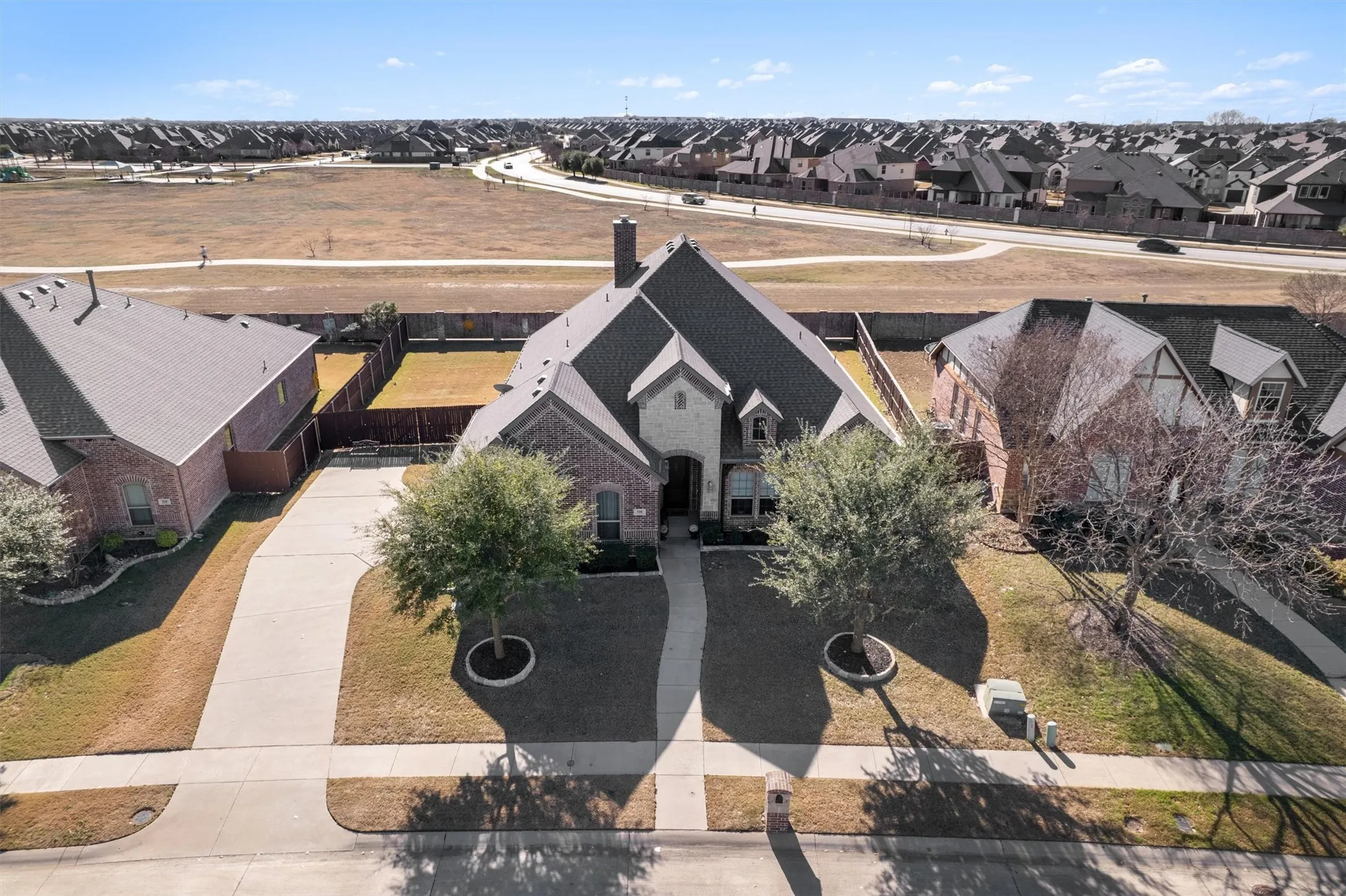 Single Family Residence For Sale in Ellis County , 116 Old Bridge Road, Waxahachie, Texas 75165, 3 Bedroom, 2 Bathroom, 2 Garage spaces, 2,384 Sqft, built in 2016, Preowned, mls#21180882, Real Estate Agent in Waxahachie, Homes For Sale in Ellis county, Homes For Sale in Waxahachie, Realtor in Waxahachie Texas, Real Estate Brokerage Independent Realty Texas, Luminita Cordes Realtor