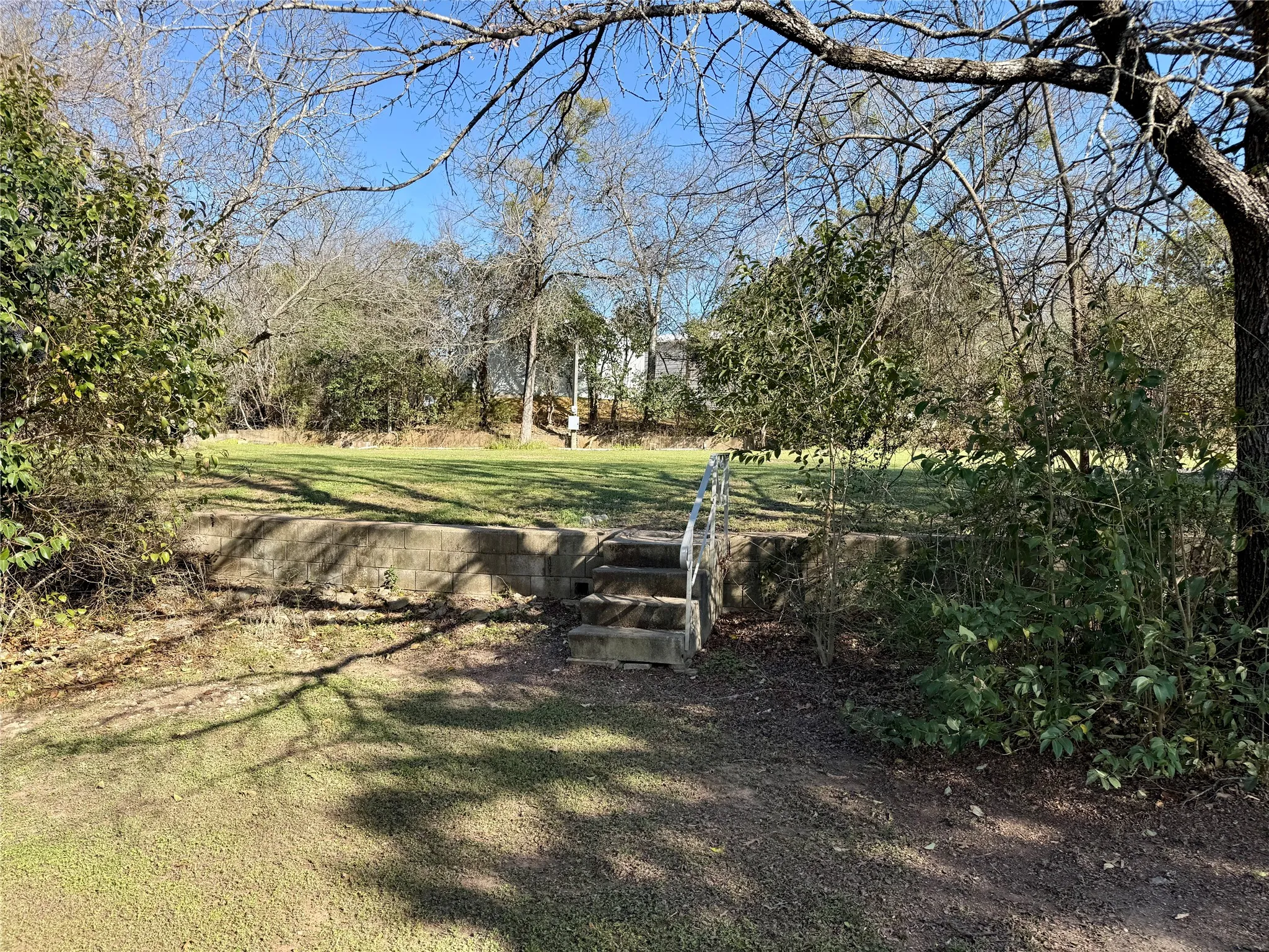 Single Family Residence For Sale in Hill County , 120 One Feather, Whitney, Texas 76692, 2 Bedrooms, 1 Bathroom, 1 Garage spaces, 640 Sqft, built in 1960, Price $189,000, mls#21199223, Real Estate Agent in Whitney, Homes For Sale in Hill county, Homes For Sale in Whitney, Realtor in Whitney Texas, Real Estate Brokerage Independent Realty Texas, Luminita Cordes Realtor