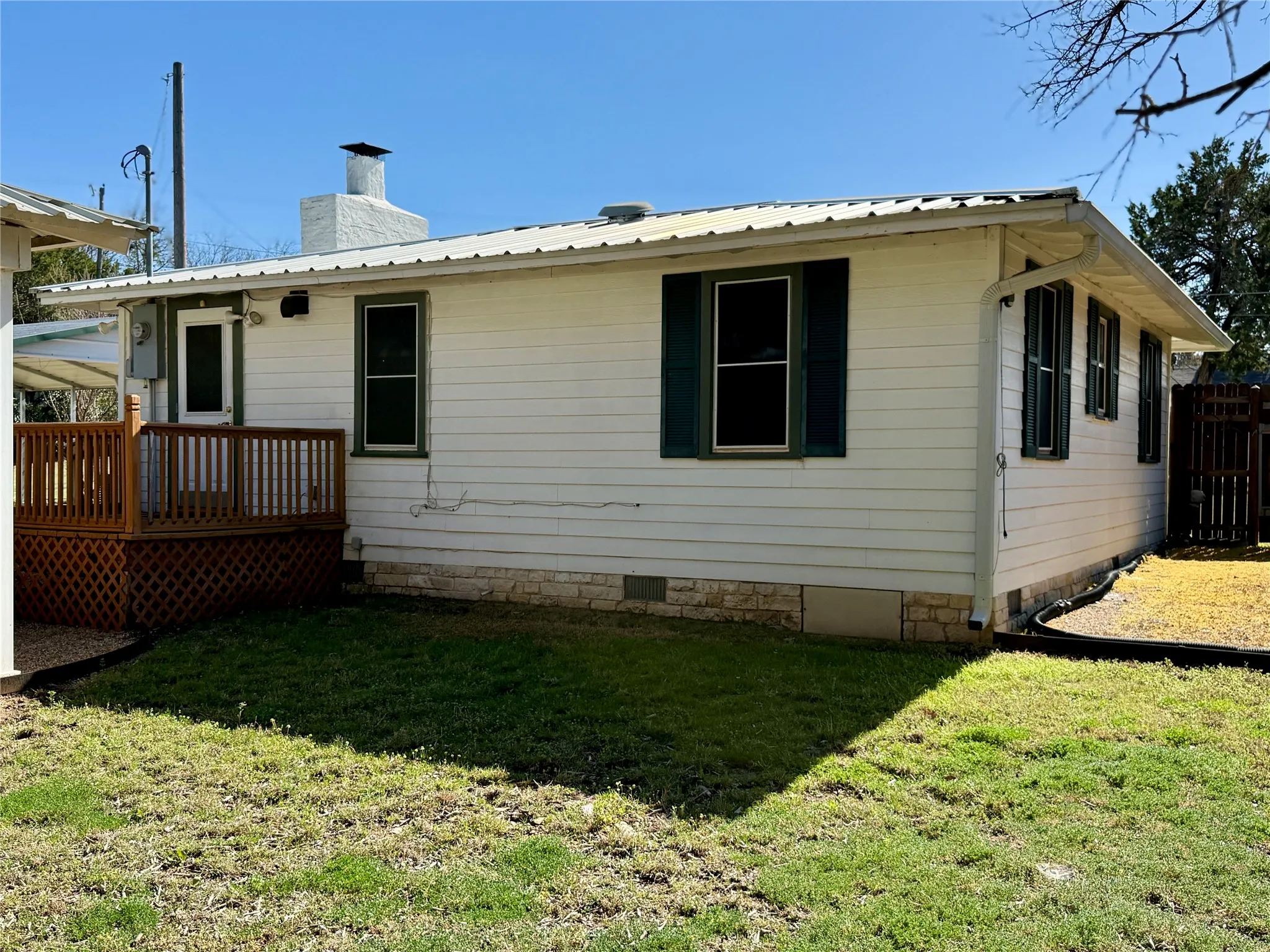 Single Family Residence For Sale in Hill County , 120 One Feather, Whitney, Texas 76692, 2 Bedrooms, 1 Bathroom, 1 Garage spaces, 640 Sqft, built in 1960, Price $189,000, mls#21199223, Real Estate Agent in Whitney, Homes For Sale in Hill county, Homes For Sale in Whitney, Realtor in Whitney Texas, Real Estate Brokerage Independent Realty Texas, Luminita Cordes Realtor