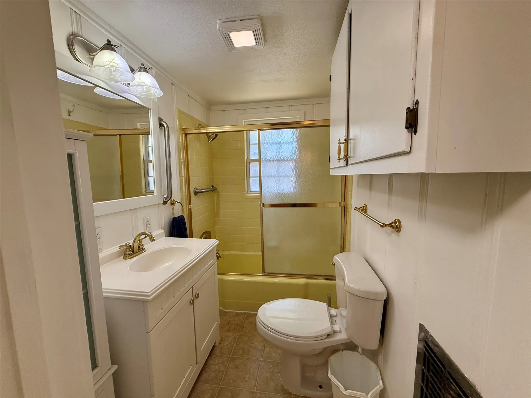 Single Family Residence For Sale in Hill County , 120 One Feather, Whitney, Texas 76692, 2 Bedrooms, 1 Bathroom, 1 Garage spaces, 640 Sqft, built in 1960, Price $189,000, mls#21199223, Real Estate Agent in Whitney, Homes For Sale in Hill county, Homes For Sale in Whitney, Realtor in Whitney Texas, Real Estate Brokerage Independent Realty Texas, Luminita Cordes Realtor