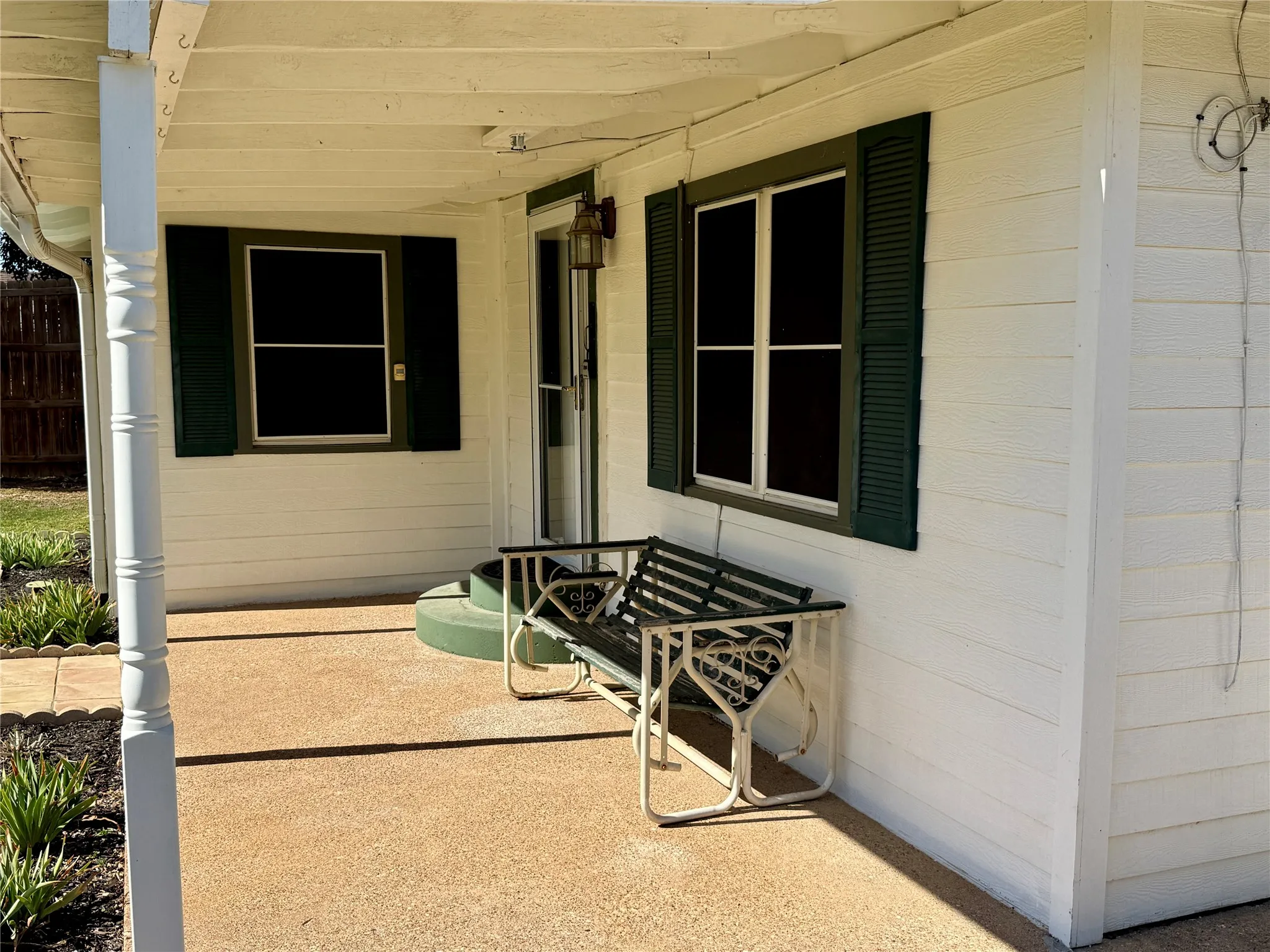 Single Family Residence For Sale in Hill County , 120 One Feather, Whitney, Texas 76692, 2 Bedrooms, 1 Bathroom, 1 Garage spaces, 640 Sqft, built in 1960, Price $189,000, mls#21199223, Real Estate Agent in Whitney, Homes For Sale in Hill county, Homes For Sale in Whitney, Realtor in Whitney Texas, Real Estate Brokerage Independent Realty Texas, Luminita Cordes Realtor
