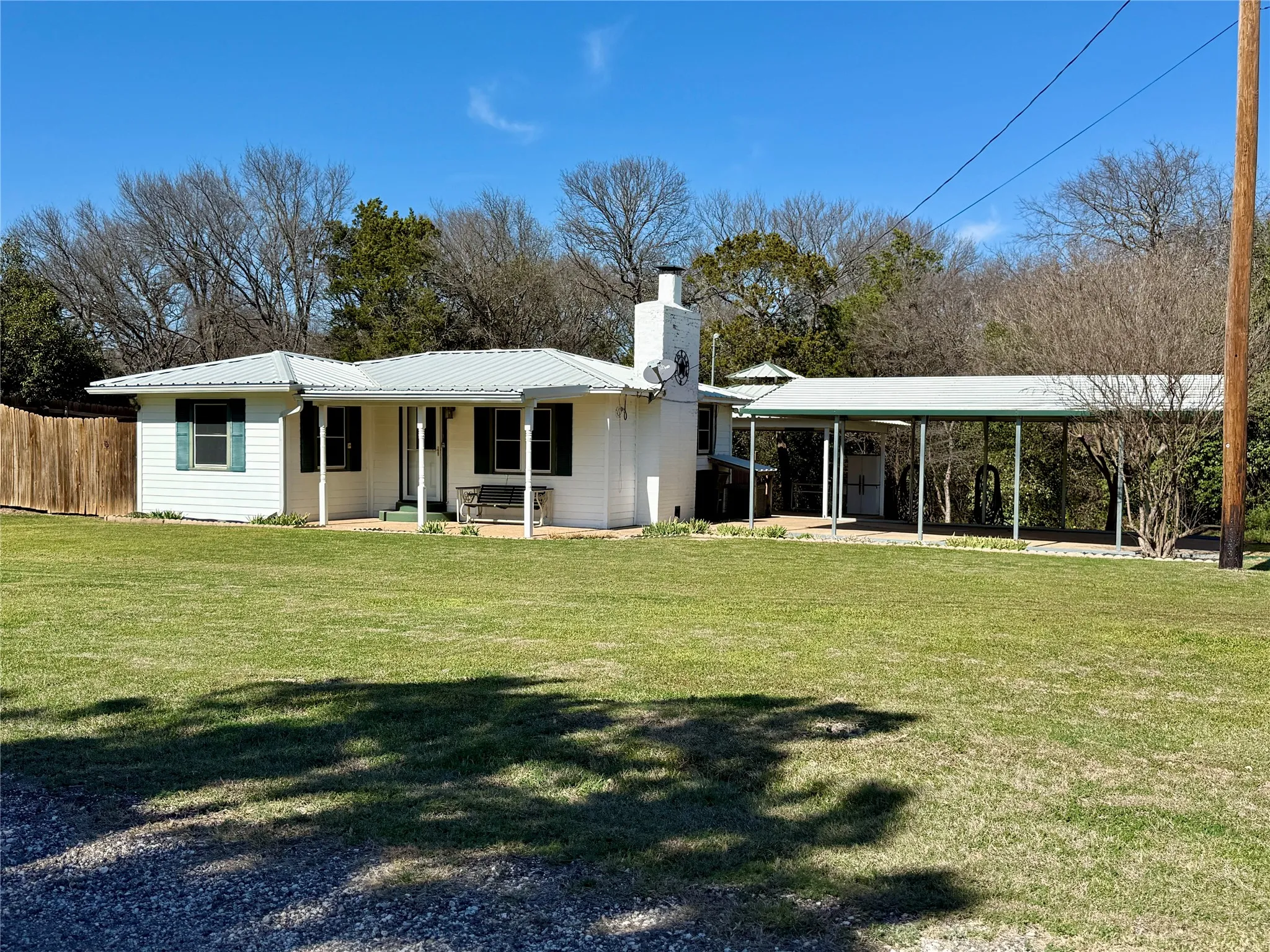 Single Family Residence For Sale in Hill County , 120 One Feather, Whitney, Texas 76692, 2 Bedrooms, 1 Bathroom, 1 Garage spaces, 640 Sqft, built in 1960, Price $189,000, mls#21199223, Real Estate Agent in Whitney, Homes For Sale in Hill county, Homes For Sale in Whitney, Realtor in Whitney Texas, Real Estate Brokerage Independent Realty Texas, Luminita Cordes Realtor
