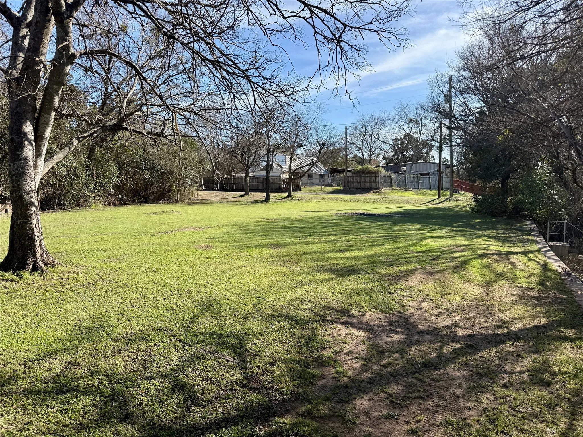Single Family Residence For Sale in Hill County , 120 One Feather, Whitney, Texas 76692, 2 Bedrooms, 1 Bathroom, 1 Garage spaces, 640 Sqft, built in 1960, Price $189,000, mls#21199223, Real Estate Agent in Whitney, Homes For Sale in Hill county, Homes For Sale in Whitney, Realtor in Whitney Texas, Real Estate Brokerage Independent Realty Texas, Luminita Cordes Realtor