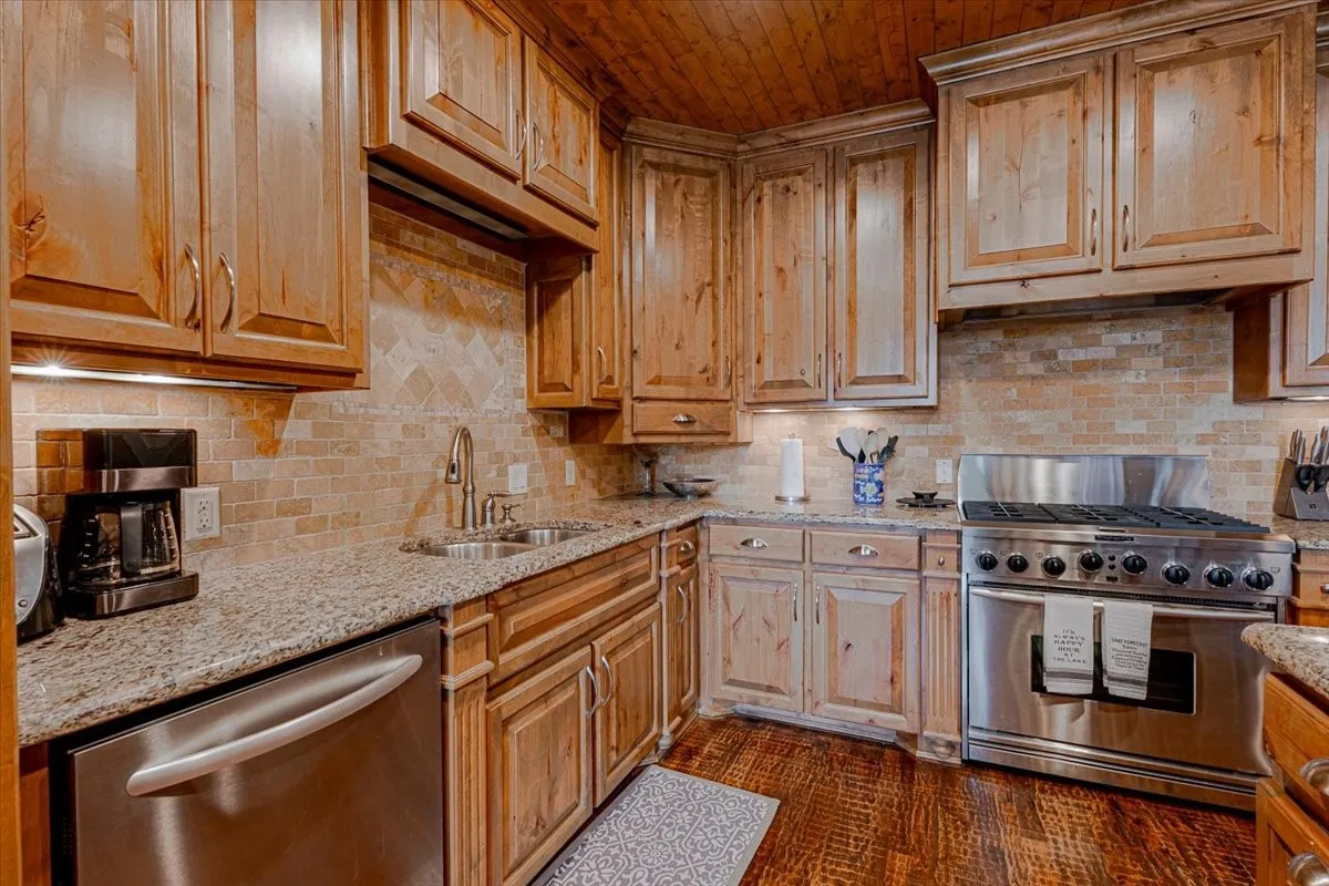 Condominium For Sale in Palo Pinto County , 2033 Harbor Way 103, Graford, Texas 76449, 3 Bedroom, 3 Bathroom, 1 Garage spaces, 1,963 Sqft, built in 2008, mls#21191767, Real Estate Agent in Graford, Homes For Sale in Palo Pinto county, Homes For Sale in Graford, Realtor in Graford Texas, Real Estate Brokerage Independent Realty Texas, Luminita Cordes Realtor