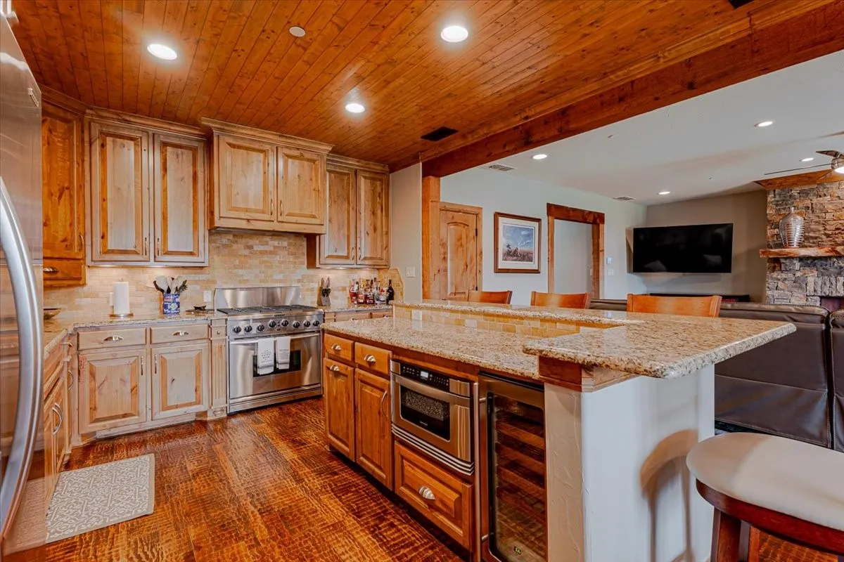 Condominium For Sale in Palo Pinto County , 2033 Harbor Way 103, Graford, Texas 76449, 3 Bedroom, 3 Bathroom, 1 Garage spaces, 1,963 Sqft, built in 2008, mls#21191767, Real Estate Agent in Graford, Homes For Sale in Palo Pinto county, Homes For Sale in Graford, Realtor in Graford Texas, Real Estate Brokerage Independent Realty Texas, Luminita Cordes Realtor