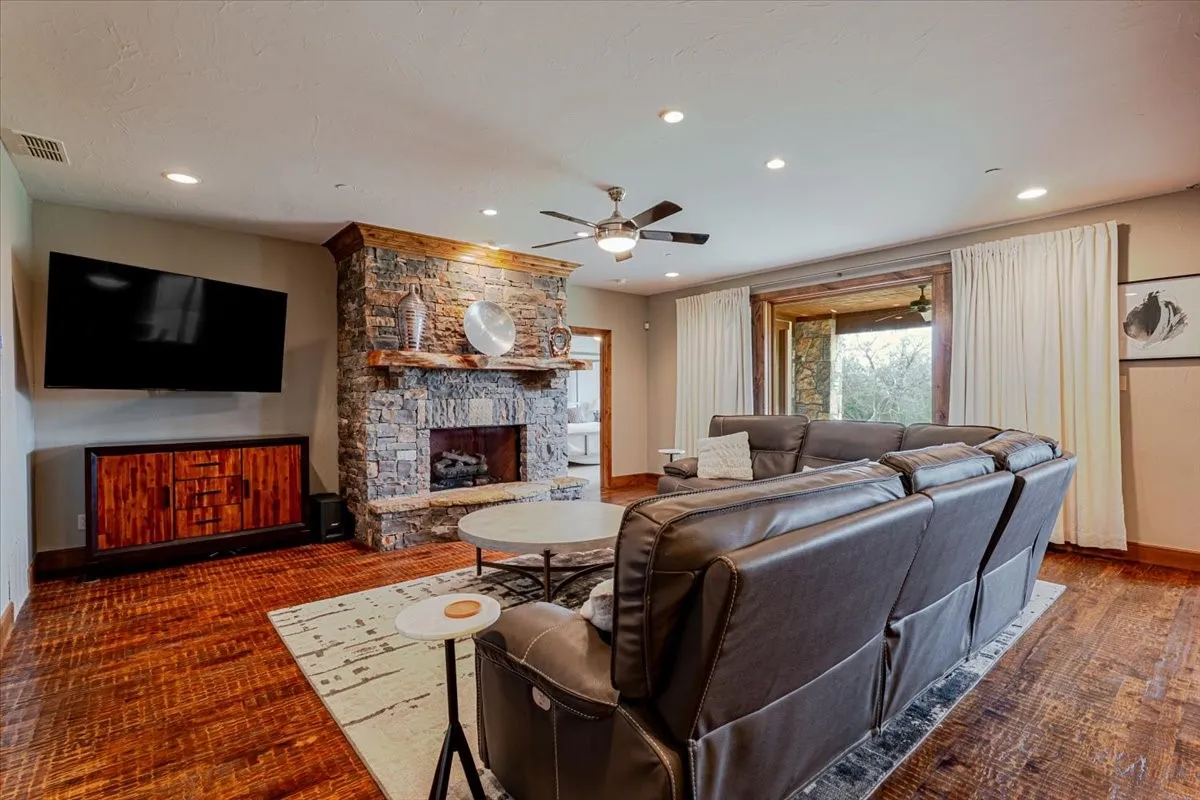 Condominium For Sale in Palo Pinto County , 2033 Harbor Way 103, Graford, Texas 76449, 3 Bedroom, 3 Bathroom, 1 Garage spaces, 1,963 Sqft, built in 2008, mls#21191767, Real Estate Agent in Graford, Homes For Sale in Palo Pinto county, Homes For Sale in Graford, Realtor in Graford Texas, Real Estate Brokerage Independent Realty Texas, Luminita Cordes Realtor