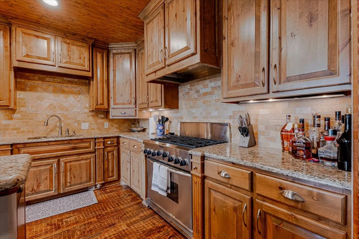 Condominium For Sale in Palo Pinto County , 2033 Harbor Way 103, Graford, Texas 76449, 3 Bedroom, 3 Bathroom, 1 Garage spaces, 1,963 Sqft, built in 2008, mls#21191767, Real Estate Agent in Graford, Homes For Sale in Palo Pinto county, Homes For Sale in Graford, Realtor in Graford Texas, Real Estate Brokerage Independent Realty Texas, Luminita Cordes Realtor