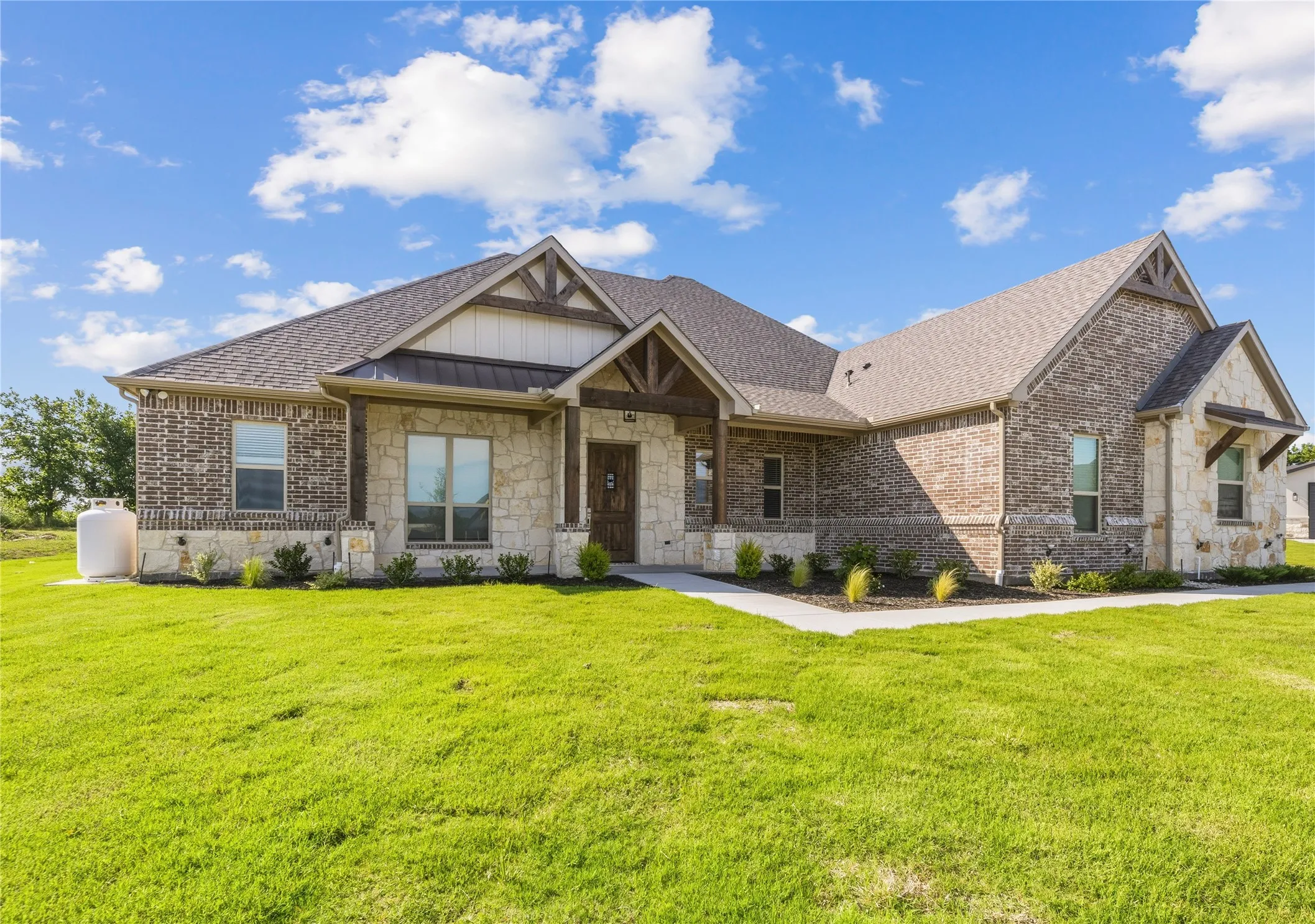 Single Family Residence For Sale in Johnson County , 8400 Stallion Drive, Godley, Texas 76044, 3 Bedroom, 3 Bathroom, 3 Garage spaces, 2,518 Sqft, built in 2026, New Construction - Incomplete, mls#21193366, Real Estate Agent in Godley, Homes For Sale in Johnson county, Homes For Sale in Godley, Realtor in Godley Texas, Real Estate Brokerage Independent Realty Texas, Luminita Cordes Realtor