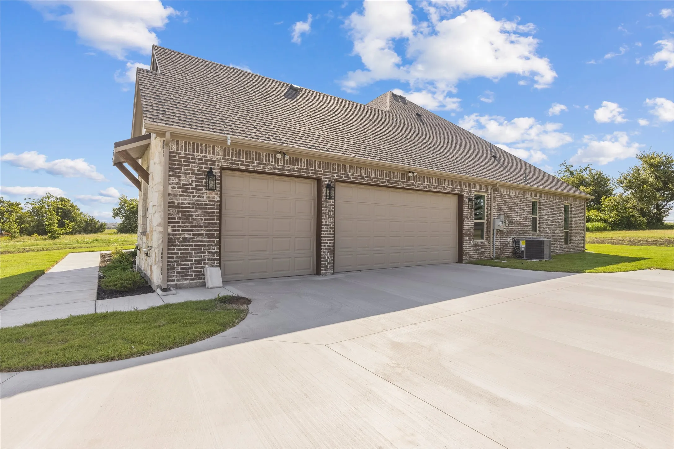 Single Family Residence For Sale in Johnson County , 8400 Stallion Drive, Godley, Texas 76044, 3 Bedroom, 3 Bathroom, 3 Garage spaces, 2,518 Sqft, built in 2026, New Construction - Incomplete, mls#21193366, Real Estate Agent in Godley, Homes For Sale in Johnson county, Homes For Sale in Godley, Realtor in Godley Texas, Real Estate Brokerage Independent Realty Texas, Luminita Cordes Realtor