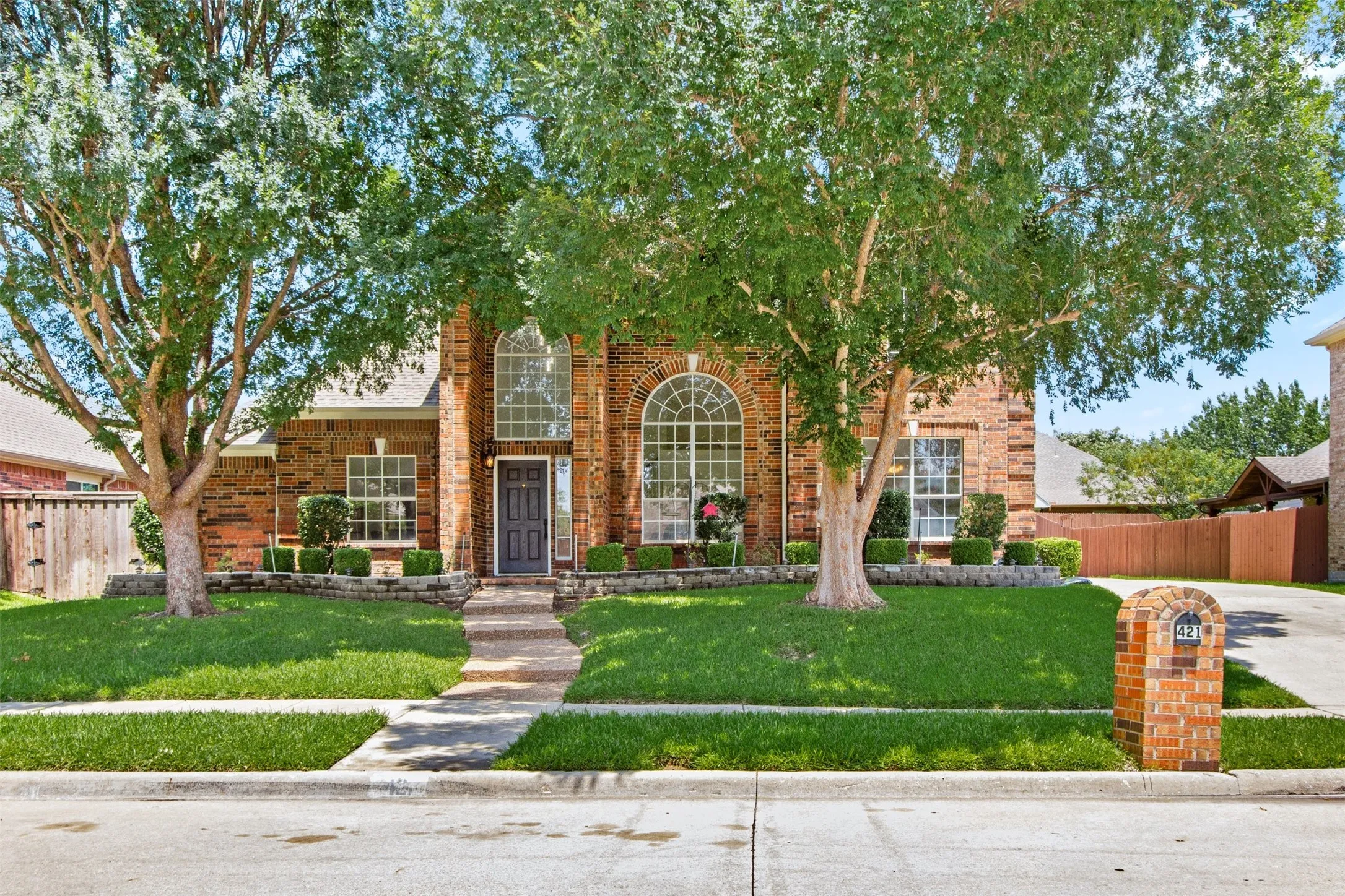Single Family Residence For Sale in Collin County , 421 Soren Drive, Murphy, Texas 75094, 4 Bedroom, 4 Bathroom, 2 Garage spaces, 3,445 Sqft, built in 2001, Preowned, mls#21199767, Real Estate Agent in Murphy, Homes For Sale in Collin county, Homes For Sale in Murphy, Realtor in Murphy Texas, Real Estate Brokerage Independent Realty Texas, Luminita Cordes Realtor