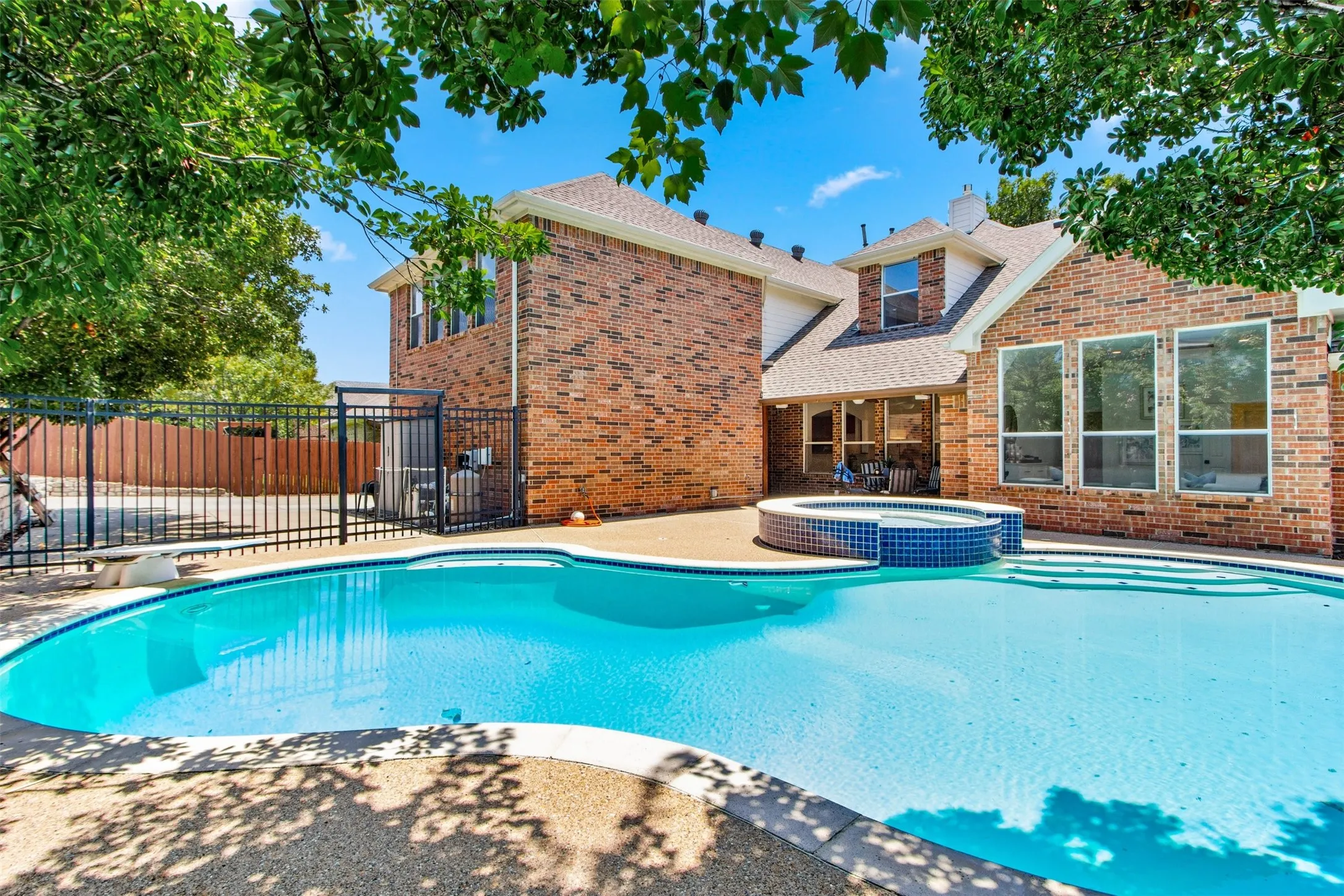 Single Family Residence For Sale in Collin County , 421 Soren Drive, Murphy, Texas 75094, 4 Bedroom, 4 Bathroom, 2 Garage spaces, 3,445 Sqft, built in 2001, Preowned, mls#21199767, Real Estate Agent in Murphy, Homes For Sale in Collin county, Homes For Sale in Murphy, Realtor in Murphy Texas, Real Estate Brokerage Independent Realty Texas, Luminita Cordes Realtor