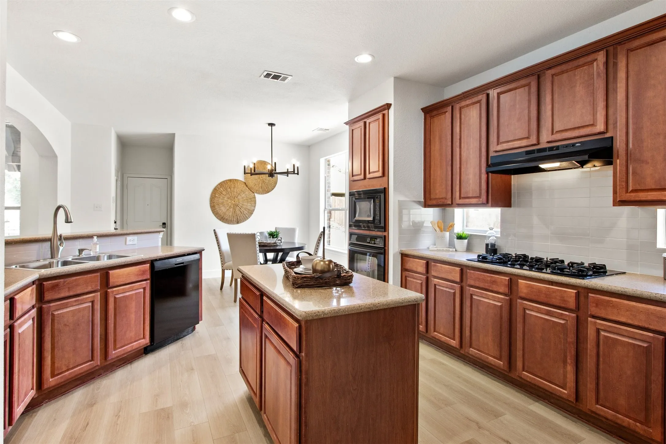 Single Family Residence For Sale in Collin County , 421 Soren Drive, Murphy, Texas 75094, 4 Bedroom, 4 Bathroom, 2 Garage spaces, 3,445 Sqft, built in 2001, Preowned, mls#21199767, Real Estate Agent in Murphy, Homes For Sale in Collin county, Homes For Sale in Murphy, Realtor in Murphy Texas, Real Estate Brokerage Independent Realty Texas, Luminita Cordes Realtor