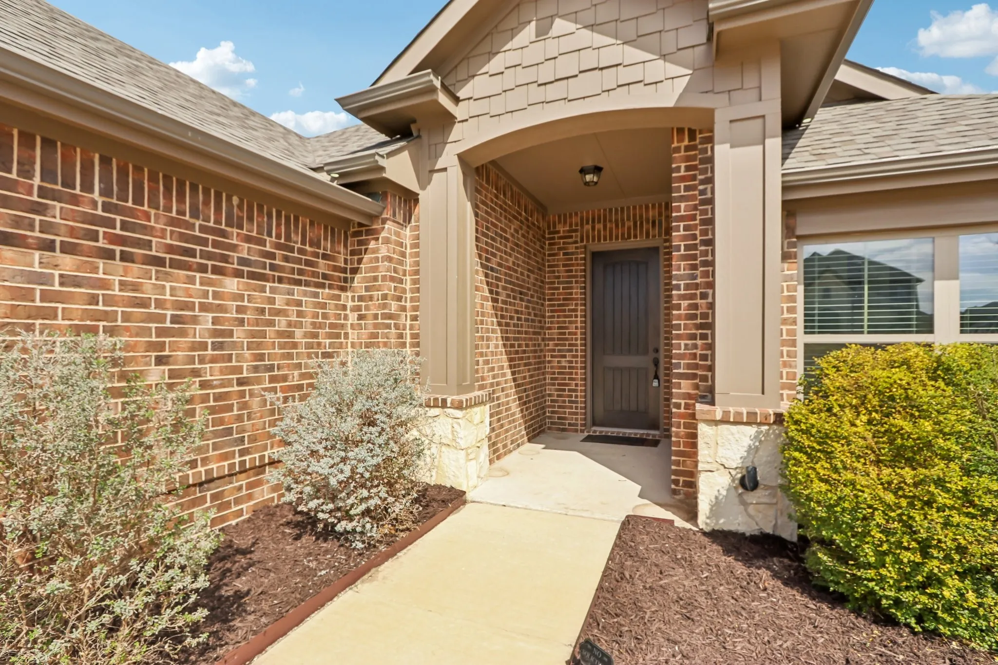 Single Family Residence For Sale in Ellis County , 225 Brazos Drive, Waxahachie, Texas 75165, 4 Bedroom, 2 Bathroom, 2 Garage spaces, 1,871 Sqft, built in 2022, mls#21199491, Real Estate Agent in Waxahachie, Homes For Sale in Ellis county, Homes For Sale in Waxahachie, Realtor in Waxahachie Texas, Real Estate Brokerage Independent Realty Texas, Luminita Cordes Realtor