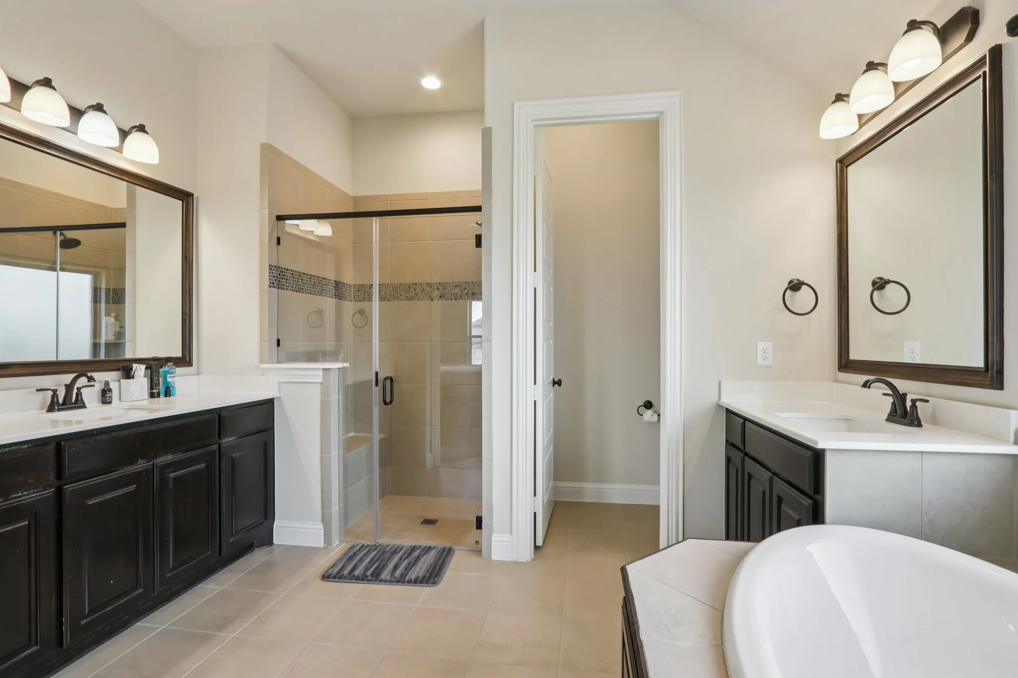 Single Family Residence For Sale in Ellis County , 225 Brazos Drive, Waxahachie, Texas 75165, 4 Bedroom, 2 Bathroom, 2 Garage spaces, 1,871 Sqft, built in 2022, mls#21199491, Real Estate Agent in Waxahachie, Homes For Sale in Ellis county, Homes For Sale in Waxahachie, Realtor in Waxahachie Texas, Real Estate Brokerage Independent Realty Texas, Luminita Cordes Realtor