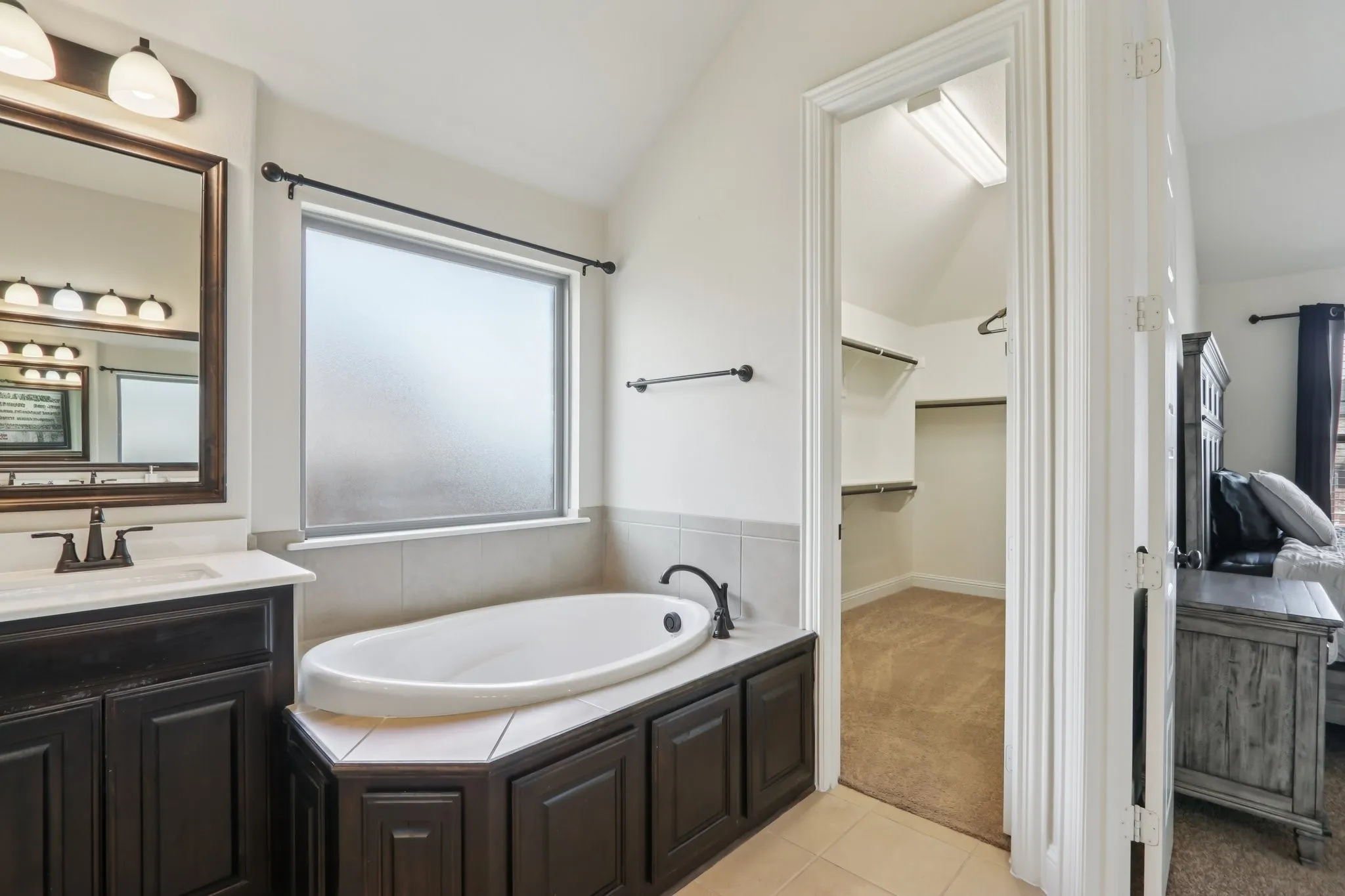 Single Family Residence For Sale in Ellis County , 225 Brazos Drive, Waxahachie, Texas 75165, 4 Bedroom, 2 Bathroom, 2 Garage spaces, 1,871 Sqft, built in 2022, mls#21199491, Real Estate Agent in Waxahachie, Homes For Sale in Ellis county, Homes For Sale in Waxahachie, Realtor in Waxahachie Texas, Real Estate Brokerage Independent Realty Texas, Luminita Cordes Realtor