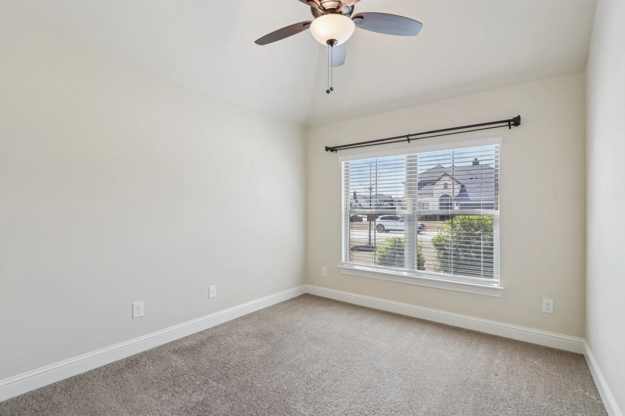 Single Family Residence For Sale in Ellis County , 225 Brazos Drive, Waxahachie, Texas 75165, 4 Bedroom, 2 Bathroom, 2 Garage spaces, 1,871 Sqft, built in 2022, mls#21199491, Real Estate Agent in Waxahachie, Homes For Sale in Ellis county, Homes For Sale in Waxahachie, Realtor in Waxahachie Texas, Real Estate Brokerage Independent Realty Texas, Luminita Cordes Realtor