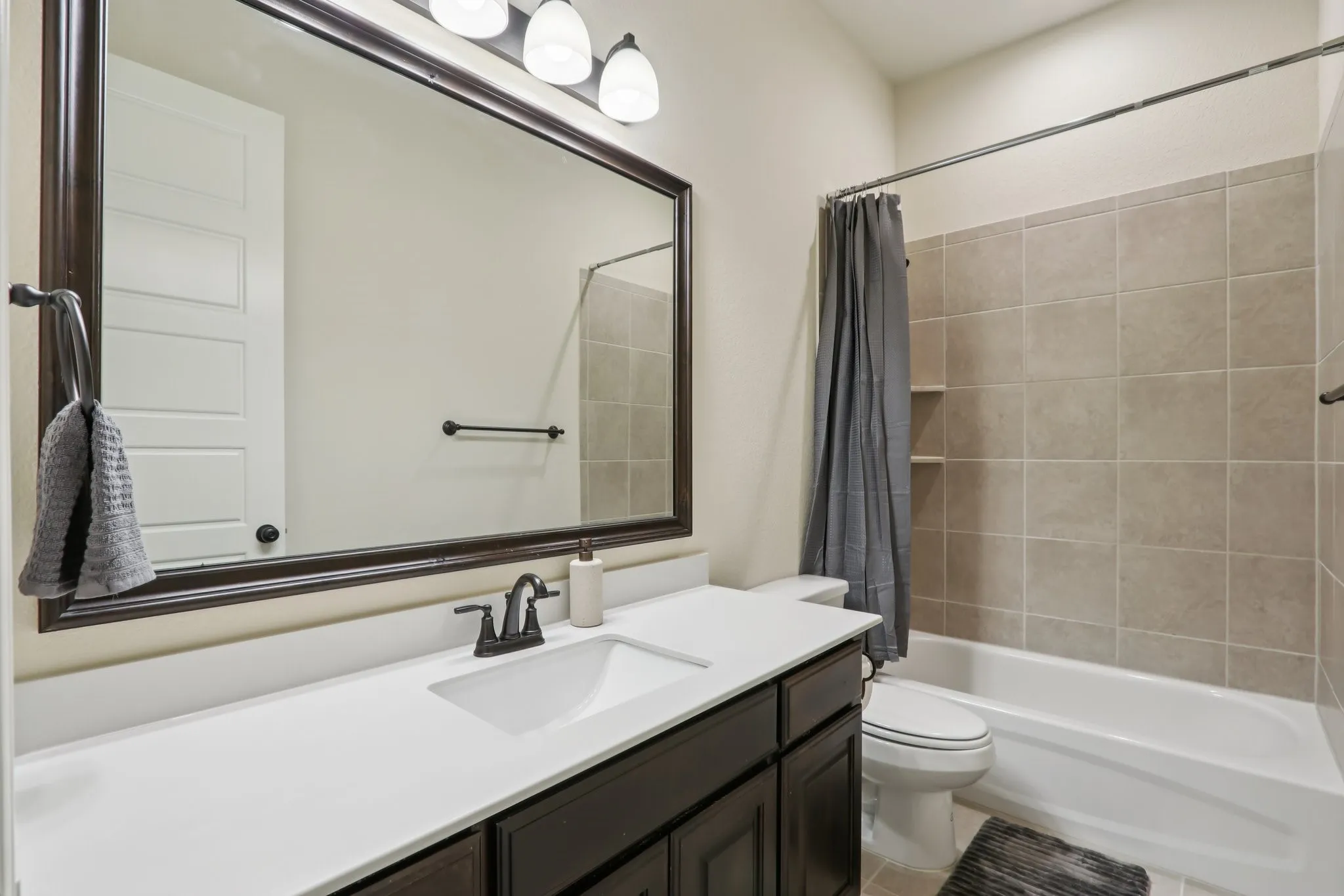 Single Family Residence For Sale in Ellis County , 225 Brazos Drive, Waxahachie, Texas 75165, 4 Bedroom, 2 Bathroom, 2 Garage spaces, 1,871 Sqft, built in 2022, mls#21199491, Real Estate Agent in Waxahachie, Homes For Sale in Ellis county, Homes For Sale in Waxahachie, Realtor in Waxahachie Texas, Real Estate Brokerage Independent Realty Texas, Luminita Cordes Realtor