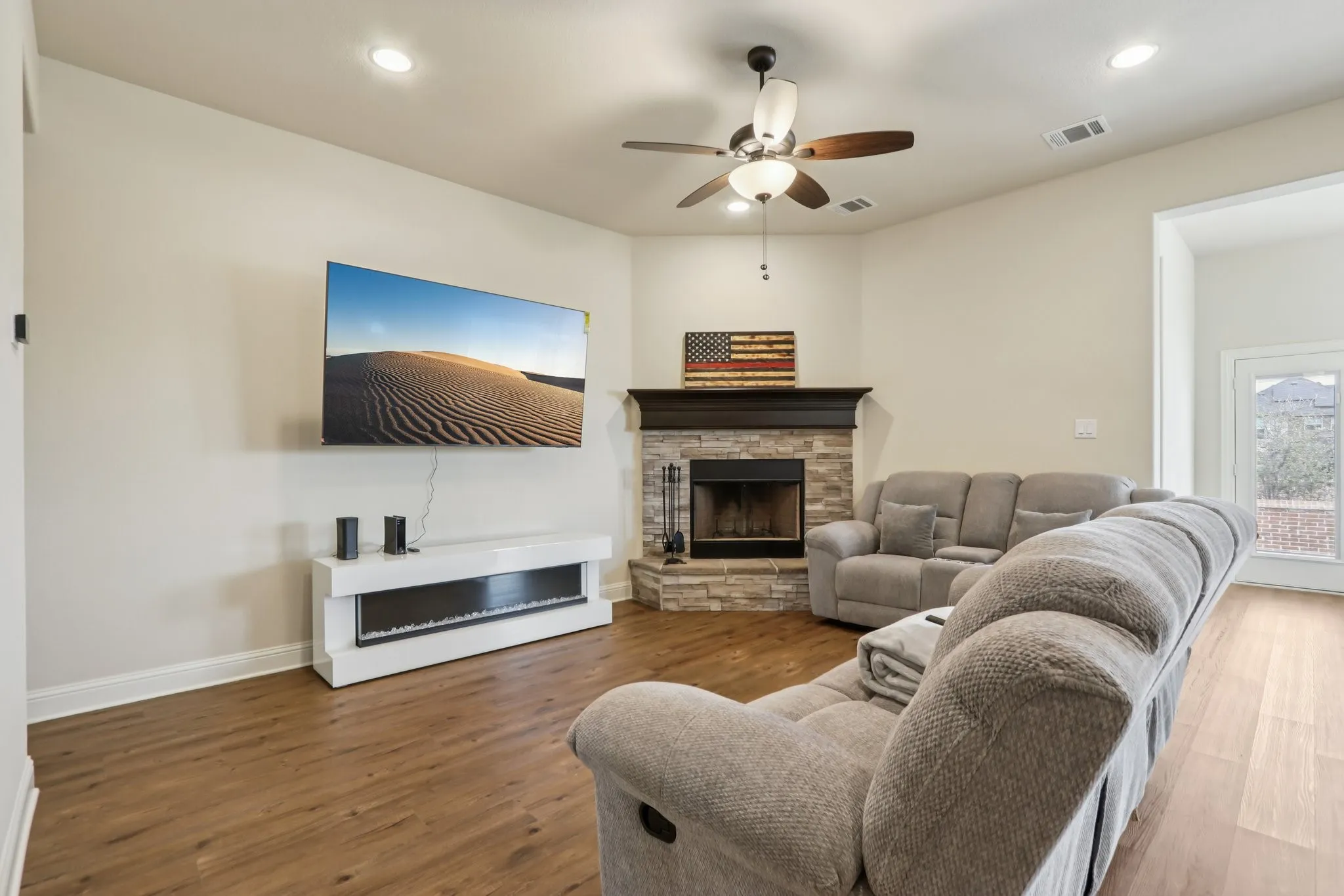 Single Family Residence For Sale in Ellis County , 225 Brazos Drive, Waxahachie, Texas 75165, 4 Bedroom, 2 Bathroom, 2 Garage spaces, 1,871 Sqft, built in 2022, mls#21199491, Real Estate Agent in Waxahachie, Homes For Sale in Ellis county, Homes For Sale in Waxahachie, Realtor in Waxahachie Texas, Real Estate Brokerage Independent Realty Texas, Luminita Cordes Realtor