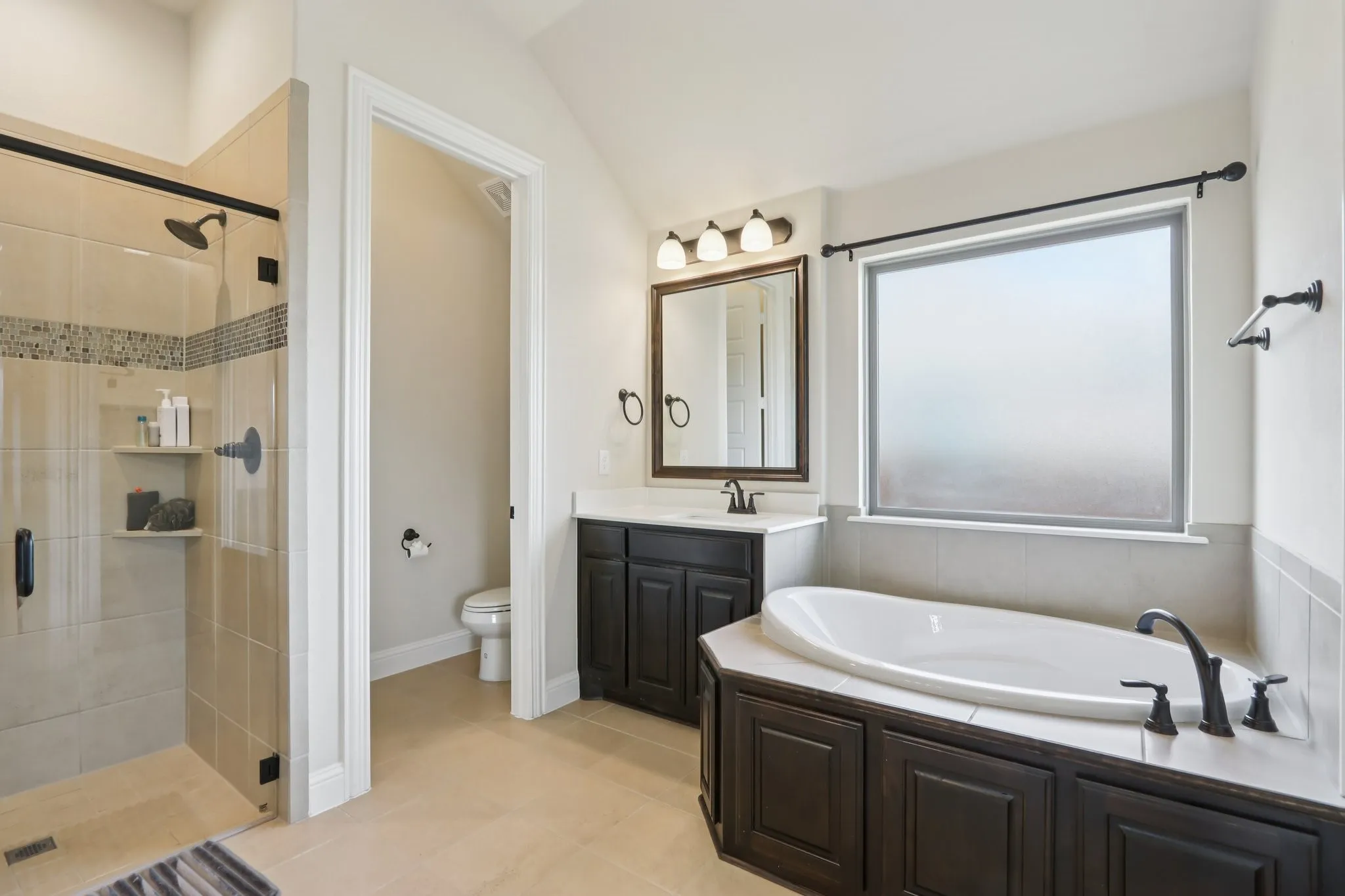 Single Family Residence For Sale in Ellis County , 225 Brazos Drive, Waxahachie, Texas 75165, 4 Bedroom, 2 Bathroom, 2 Garage spaces, 1,871 Sqft, built in 2022, mls#21199491, Real Estate Agent in Waxahachie, Homes For Sale in Ellis county, Homes For Sale in Waxahachie, Realtor in Waxahachie Texas, Real Estate Brokerage Independent Realty Texas, Luminita Cordes Realtor