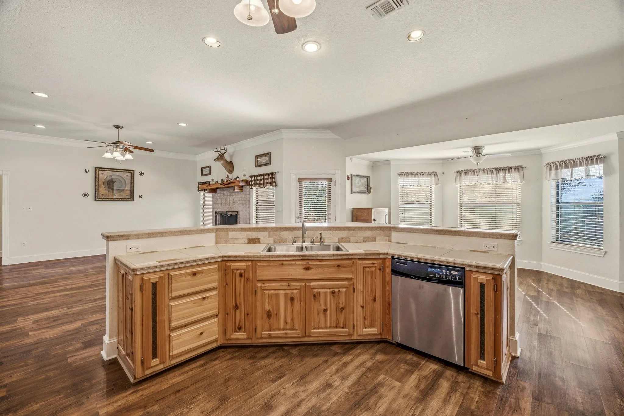 Single Family Residence For Sale in Palo Pinto County , 4259 S Lakeview Drive, Gordon, Texas 76453, 3 Bedroom, 3 Bathroom, 2 Garage spaces, 2,286 Sqft, built in 2007, mls#21199455, Real Estate Agent in Gordon, Homes For Sale in Palo Pinto county, Homes For Sale in Gordon, Realtor in Gordon Texas, Real Estate Brokerage Independent Realty Texas, Luminita Cordes Realtor