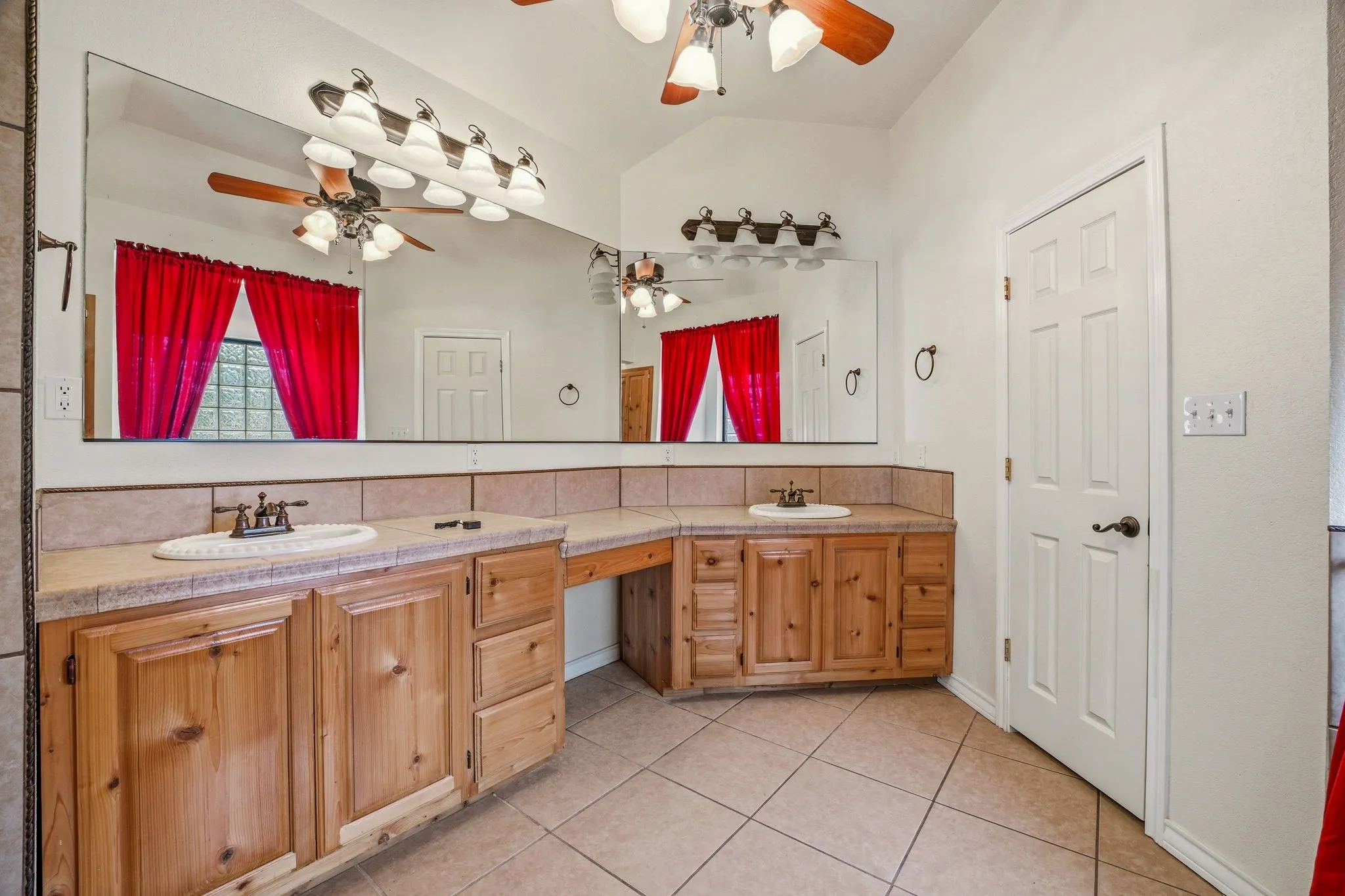 Single Family Residence For Sale in Palo Pinto County , 4259 S Lakeview Drive, Gordon, Texas 76453, 3 Bedroom, 3 Bathroom, 2 Garage spaces, 2,286 Sqft, built in 2007, mls#21199455, Real Estate Agent in Gordon, Homes For Sale in Palo Pinto county, Homes For Sale in Gordon, Realtor in Gordon Texas, Real Estate Brokerage Independent Realty Texas, Luminita Cordes Realtor