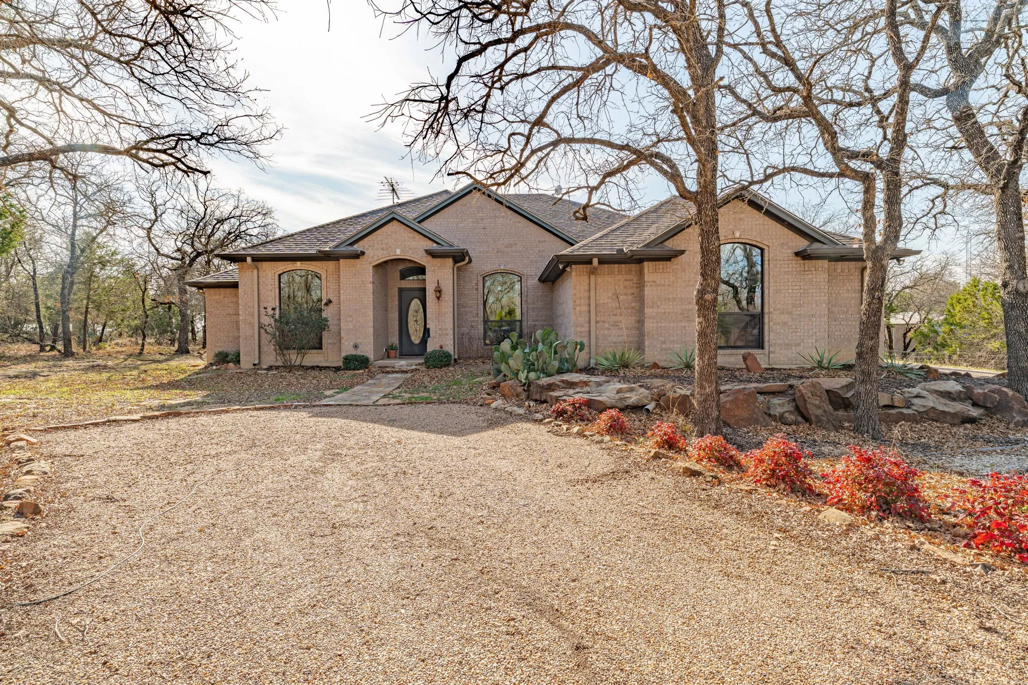 Single Family Residence For Sale in Palo Pinto County , 4259 S Lakeview Drive, Gordon, Texas 76453, 3 Bedroom, 3 Bathroom, 2 Garage spaces, 2,286 Sqft, built in 2007, mls#21199455, Real Estate Agent in Gordon, Homes For Sale in Palo Pinto county, Homes For Sale in Gordon, Realtor in Gordon Texas, Real Estate Brokerage Independent Realty Texas, Luminita Cordes Realtor