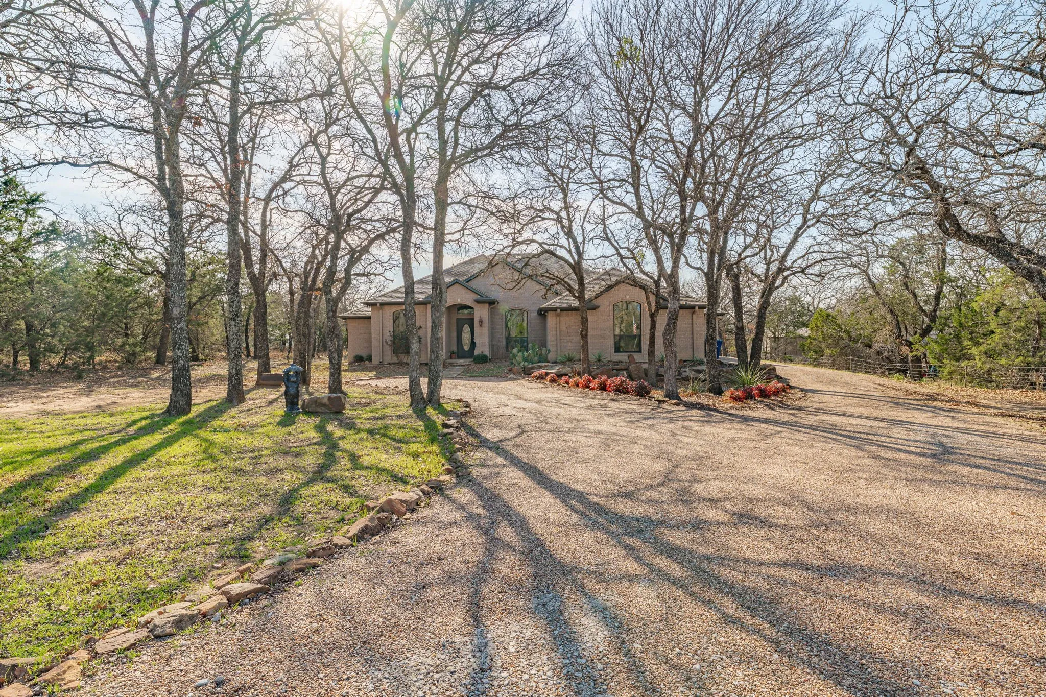 Single Family Residence For Sale in Palo Pinto County , 4259 S Lakeview Drive, Gordon, Texas 76453, 3 Bedroom, 3 Bathroom, 2 Garage spaces, 2,286 Sqft, built in 2007, mls#21199455, Real Estate Agent in Gordon, Homes For Sale in Palo Pinto county, Homes For Sale in Gordon, Realtor in Gordon Texas, Real Estate Brokerage Independent Realty Texas, Luminita Cordes Realtor