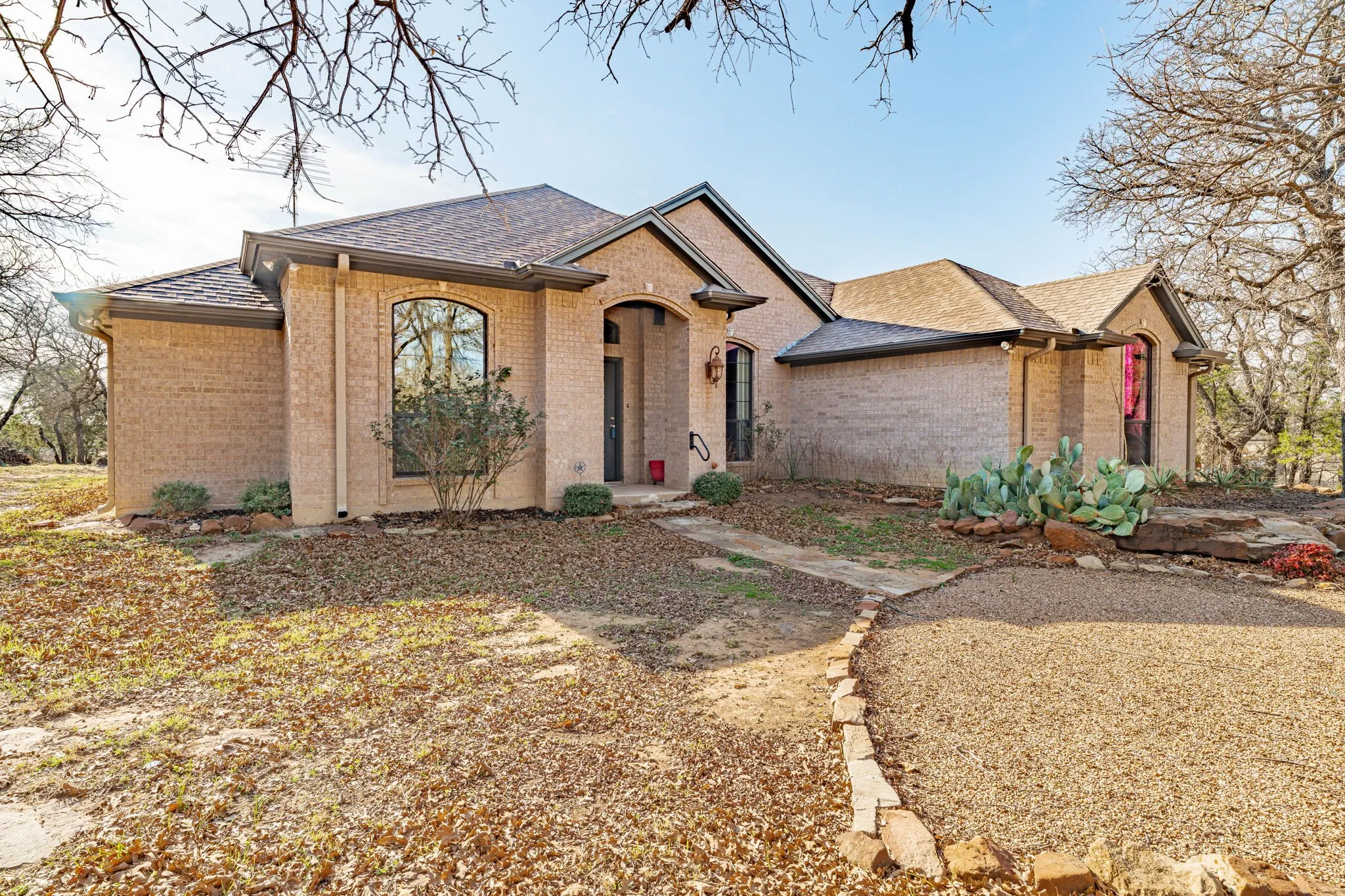 Single Family Residence For Sale in Palo Pinto County , 4259 S Lakeview Drive, Gordon, Texas 76453, 3 Bedroom, 3 Bathroom, 2 Garage spaces, 2,286 Sqft, built in 2007, mls#21199455, Real Estate Agent in Gordon, Homes For Sale in Palo Pinto county, Homes For Sale in Gordon, Realtor in Gordon Texas, Real Estate Brokerage Independent Realty Texas, Luminita Cordes Realtor
