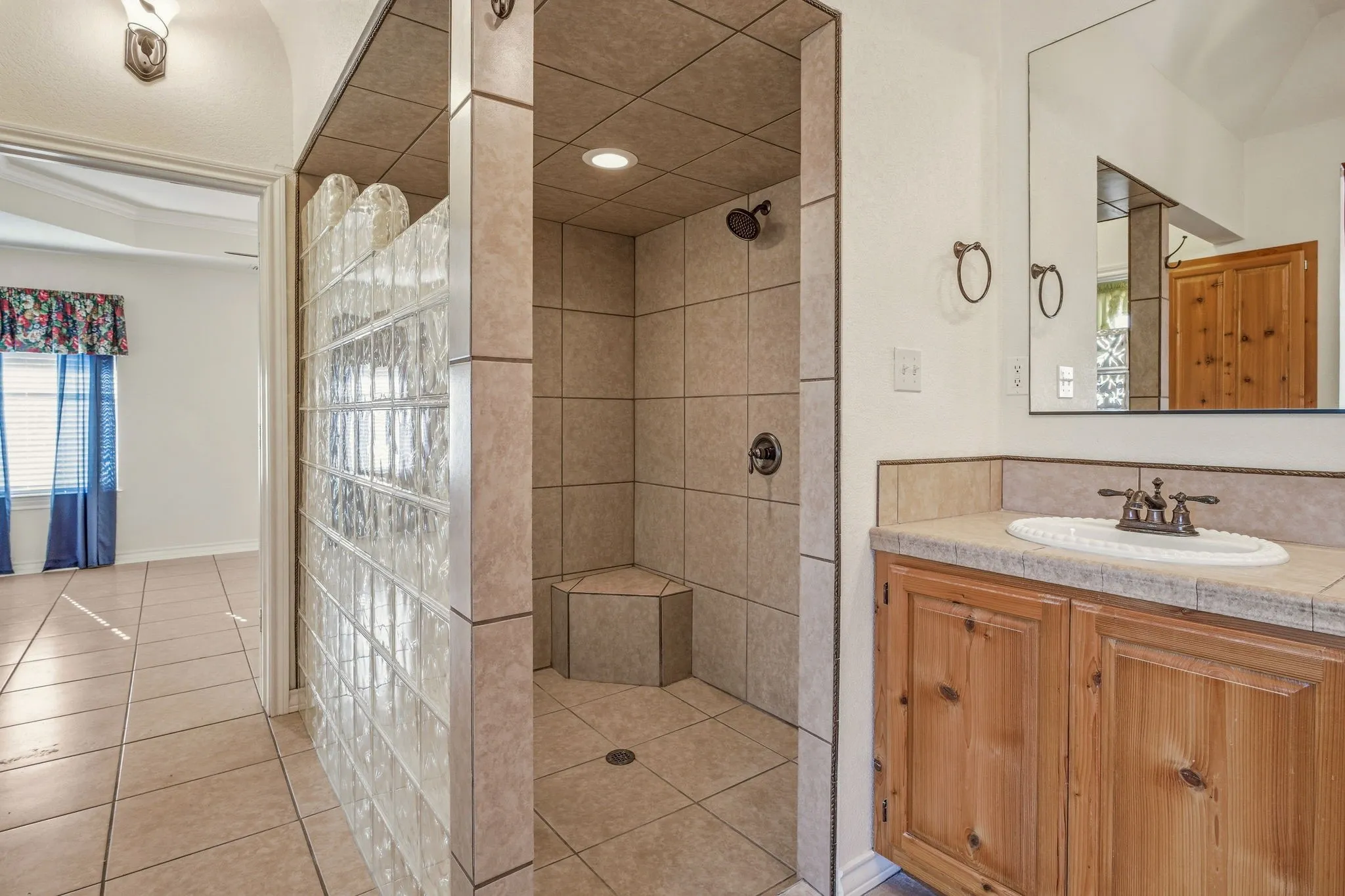 Single Family Residence For Sale in Palo Pinto County , 4259 S Lakeview Drive, Gordon, Texas 76453, 3 Bedroom, 3 Bathroom, 2 Garage spaces, 2,286 Sqft, built in 2007, mls#21199455, Real Estate Agent in Gordon, Homes For Sale in Palo Pinto county, Homes For Sale in Gordon, Realtor in Gordon Texas, Real Estate Brokerage Independent Realty Texas, Luminita Cordes Realtor