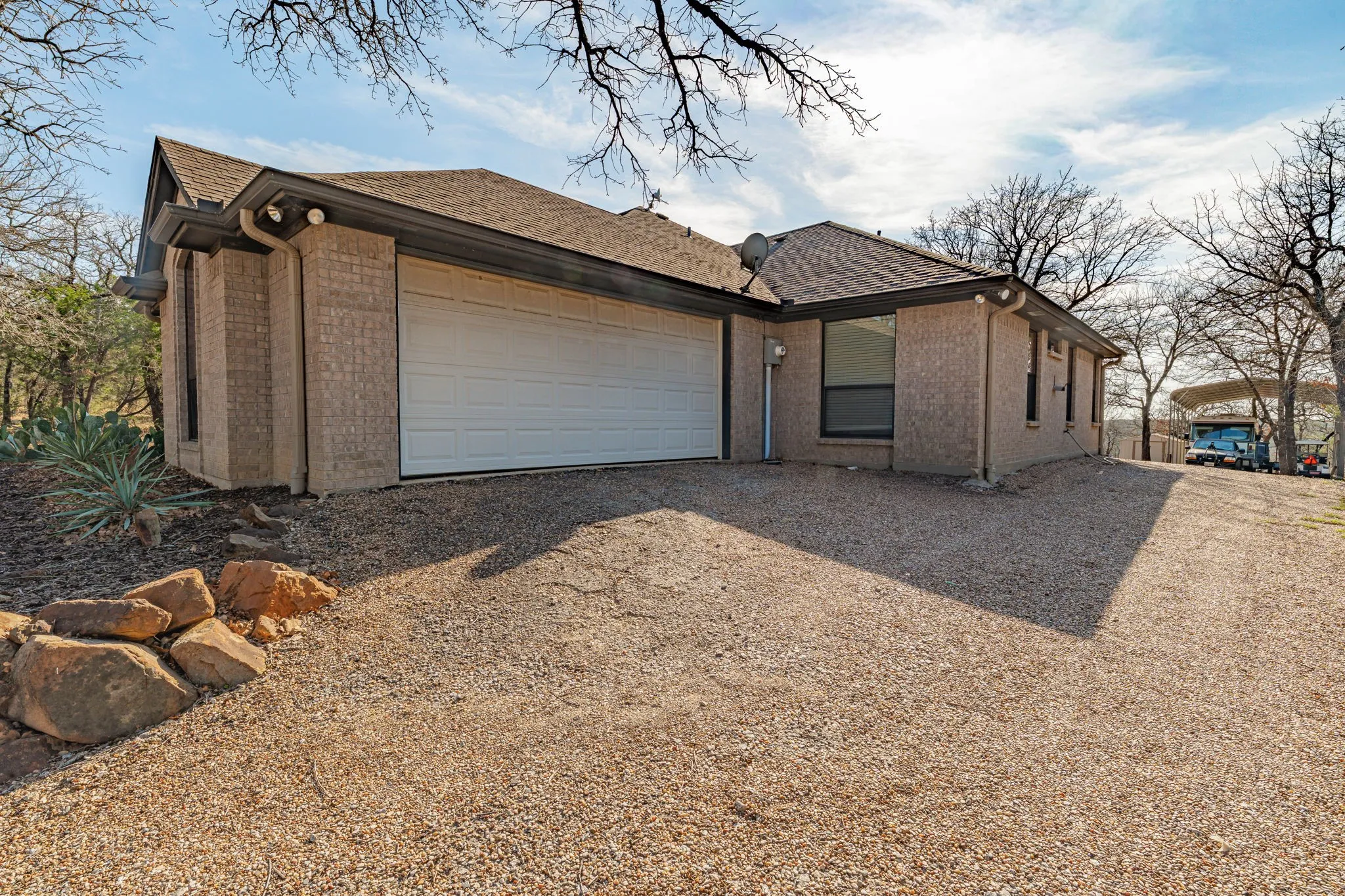 Single Family Residence For Sale in Palo Pinto County , 4259 S Lakeview Drive, Gordon, Texas 76453, 3 Bedroom, 3 Bathroom, 2 Garage spaces, 2,286 Sqft, built in 2007, mls#21199455, Real Estate Agent in Gordon, Homes For Sale in Palo Pinto county, Homes For Sale in Gordon, Realtor in Gordon Texas, Real Estate Brokerage Independent Realty Texas, Luminita Cordes Realtor